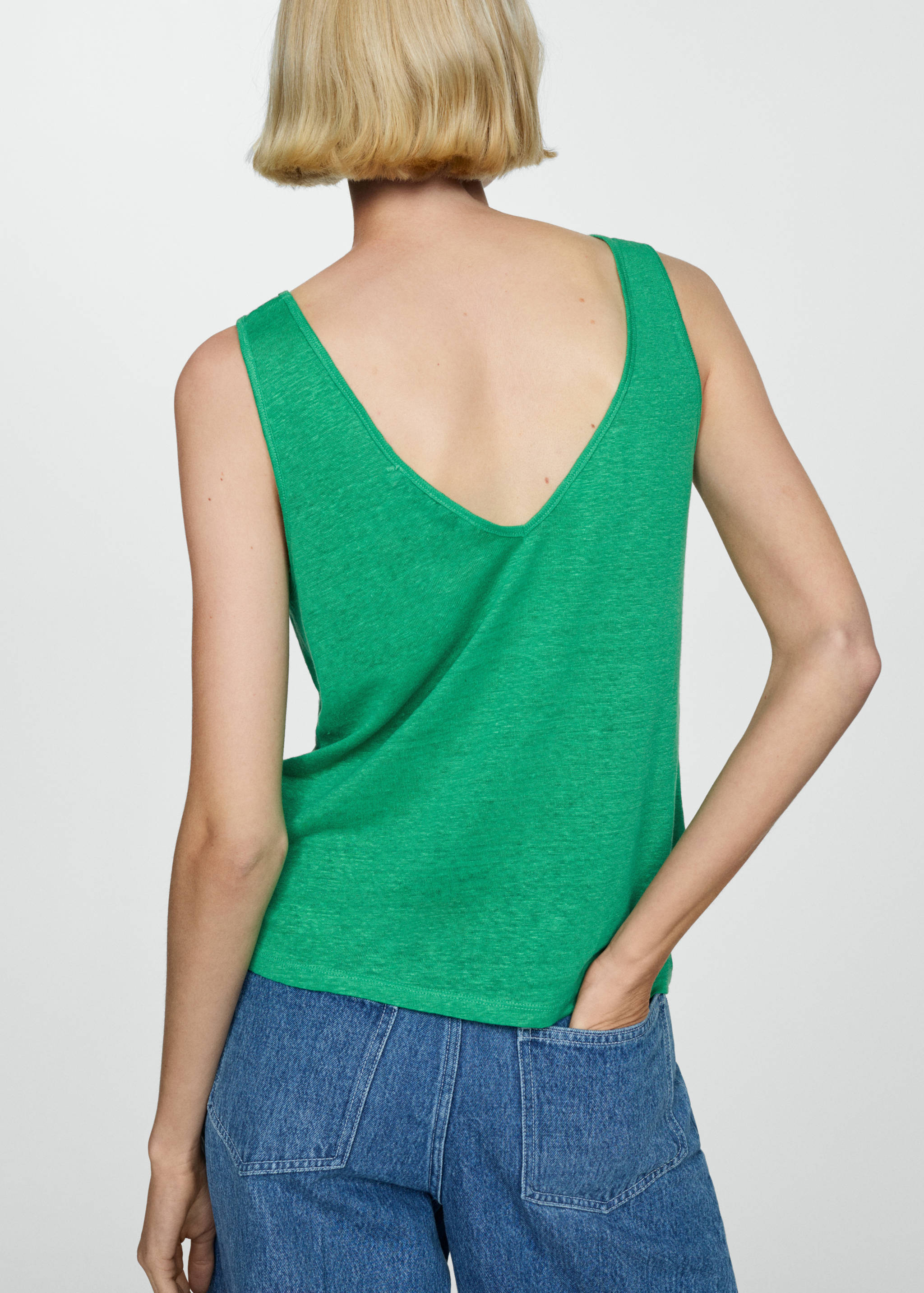 Linen top with knotted straps - Reverse of the article