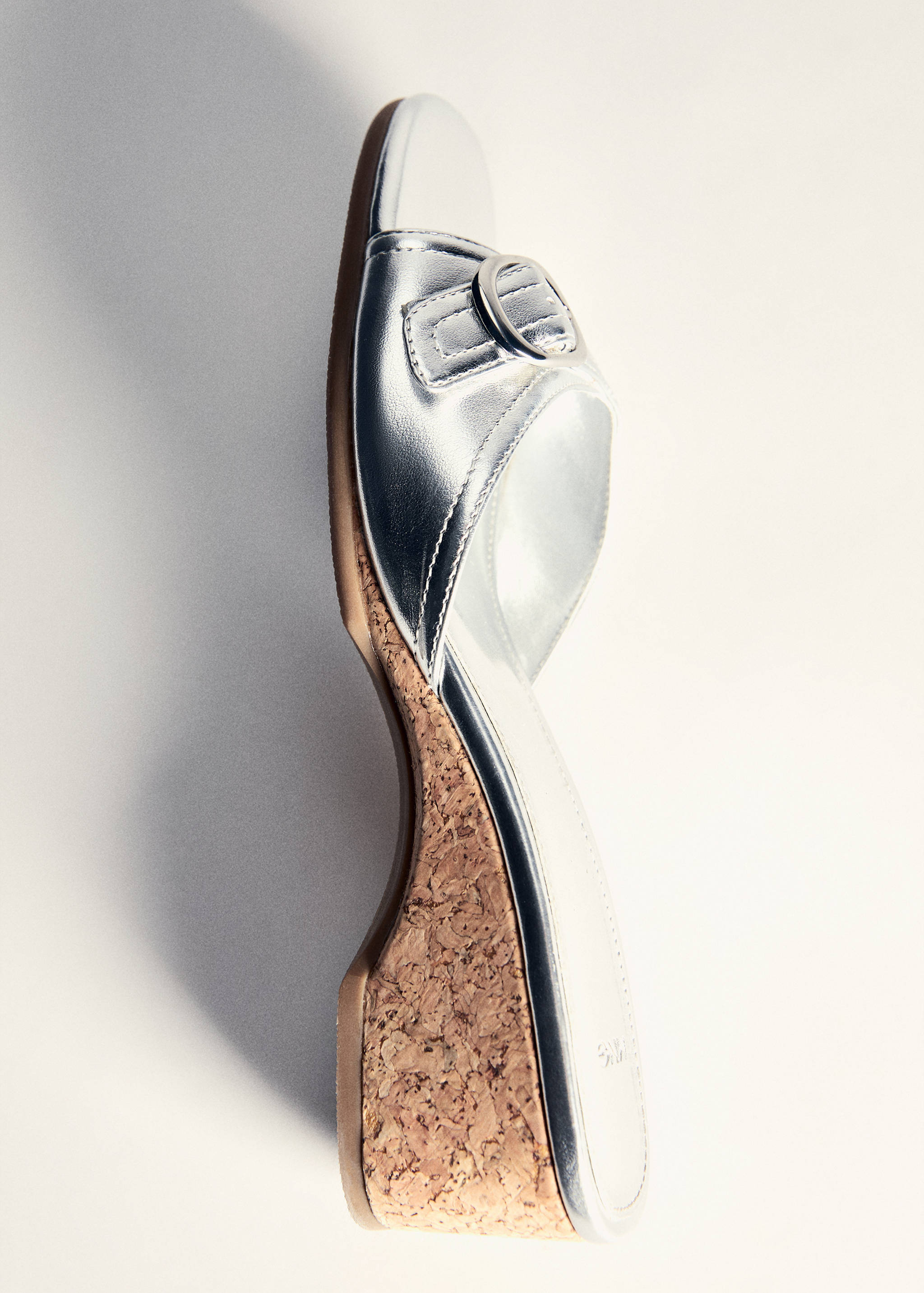Metallic wedge sandal with buckle detail - Details of the article 5