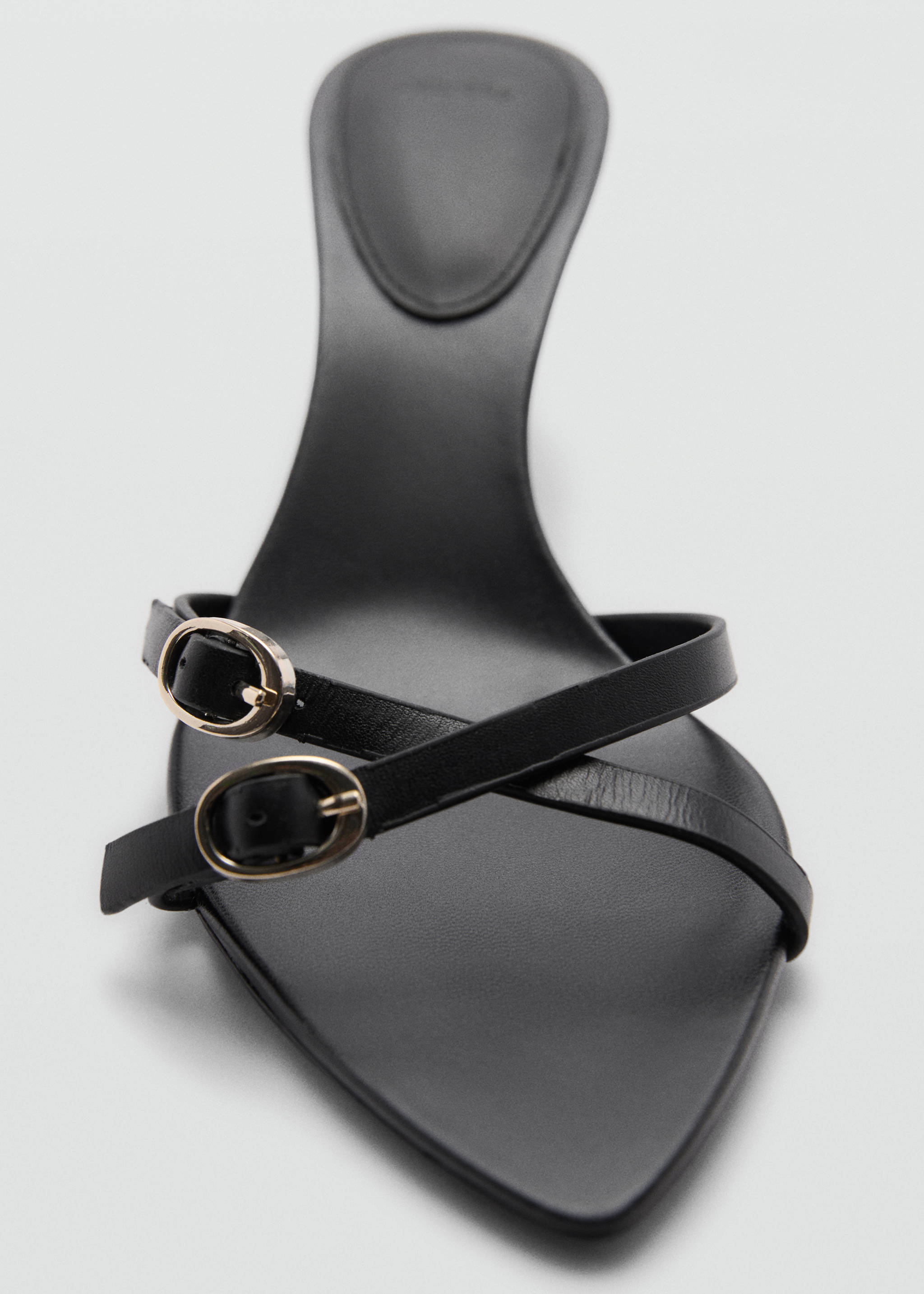 Кожаные шлепанцы с пряжками - Деталь изделия 2