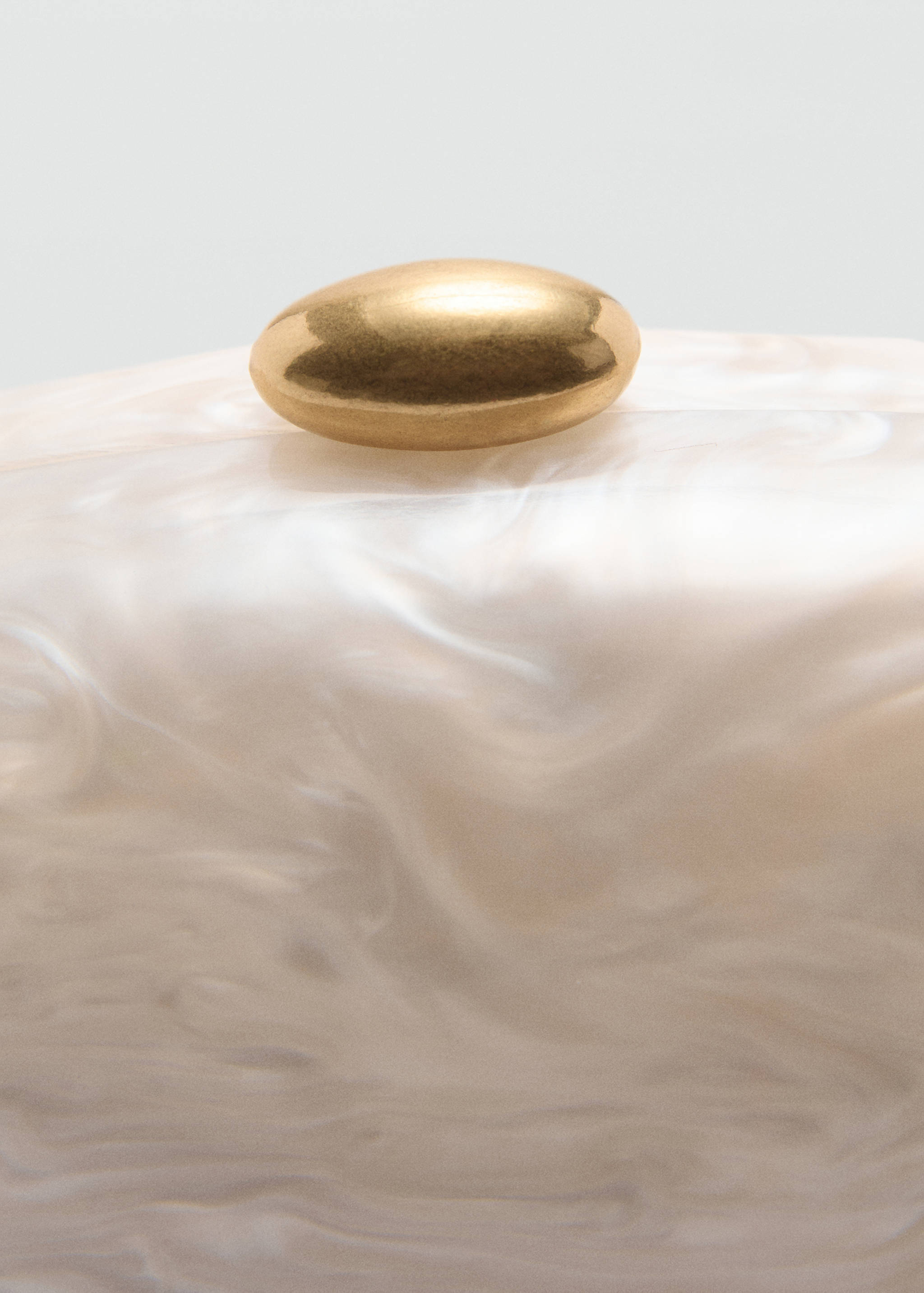 Pearl-effect clutch bag - Details of the article 1