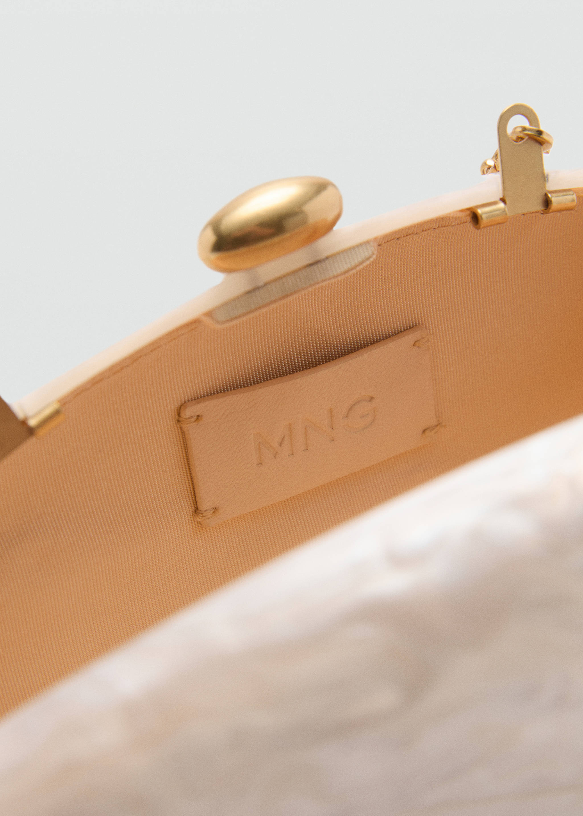 Pearl-effect clutch bag - Details of the article 2