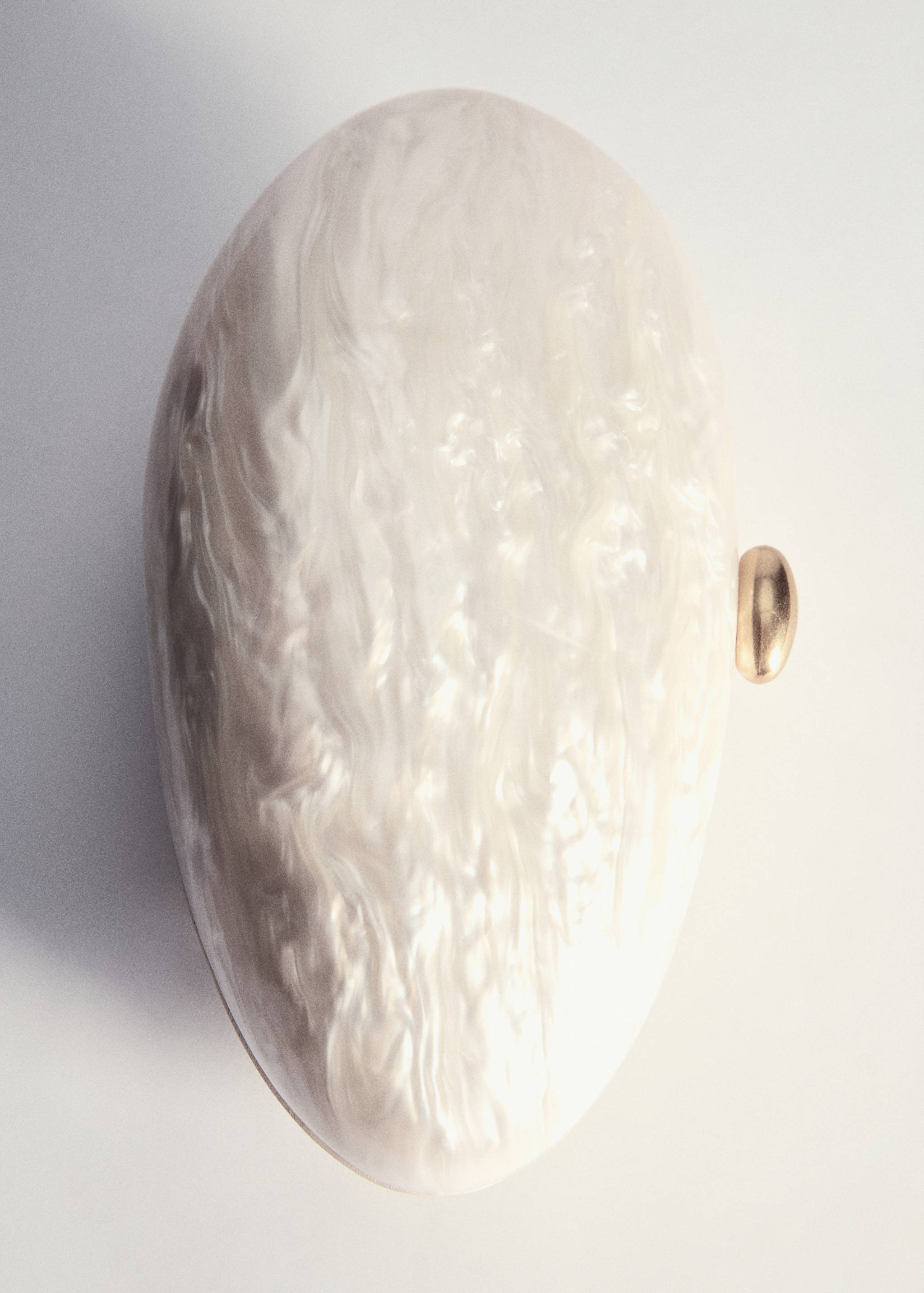 Pearl-effect clutch bag - Details of the article 5