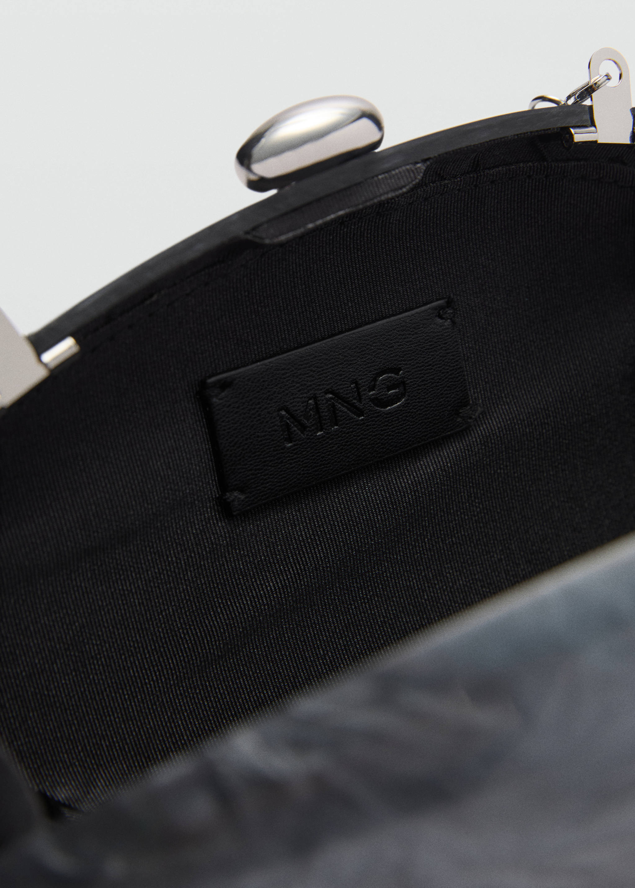 Pearl-effect clutch bag - Details of the article 1