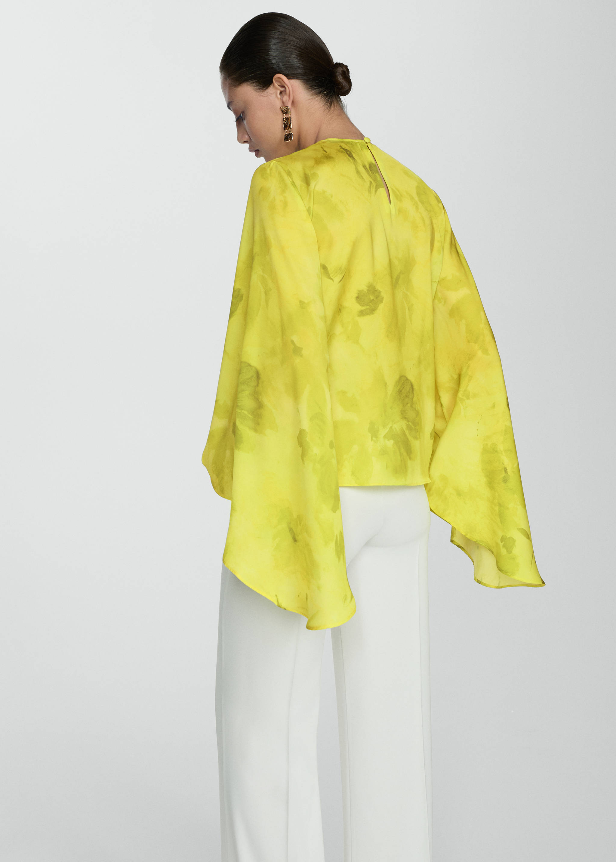 Printed blouse with flared sleeves - Reverse of the article