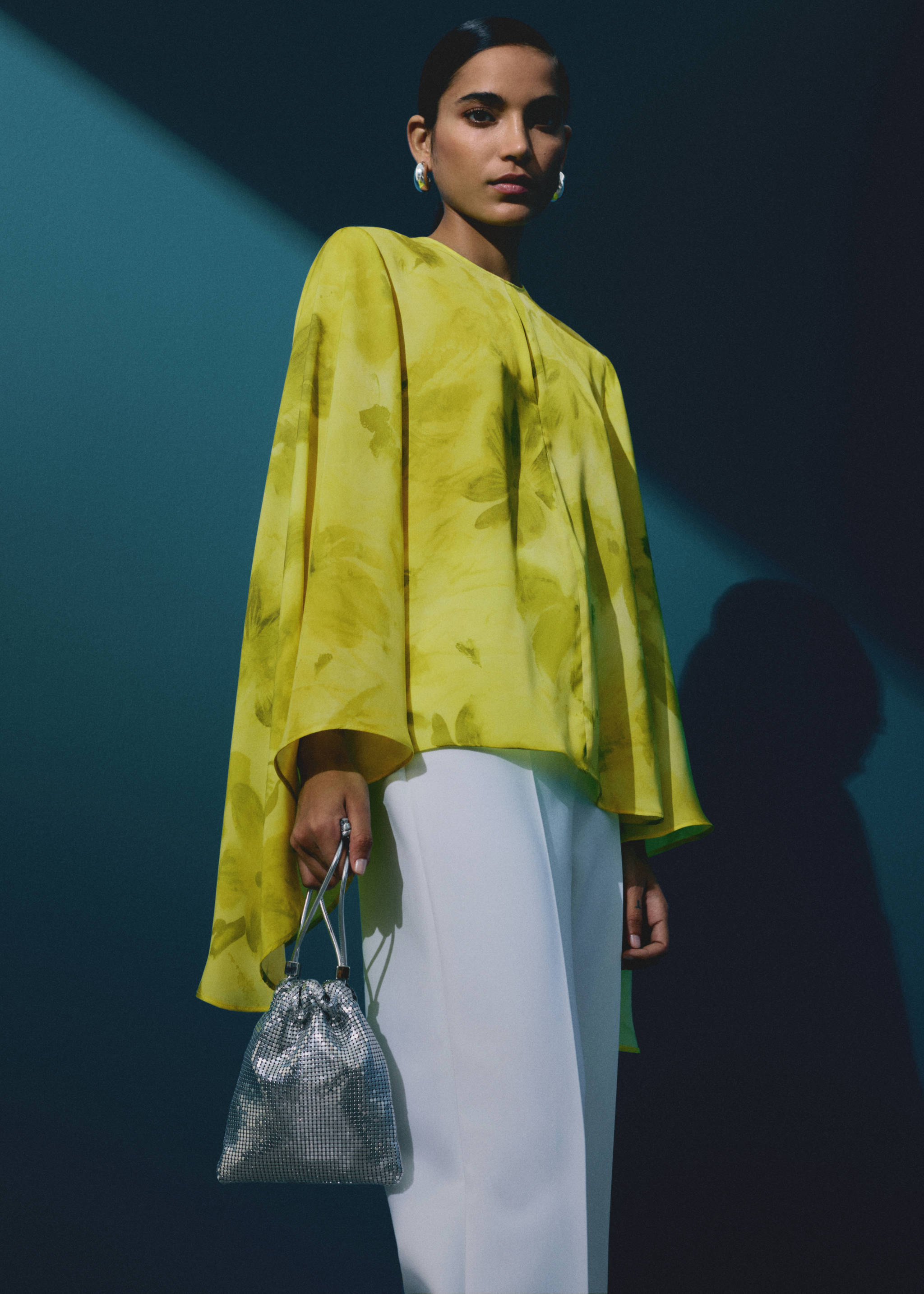 Printed blouse with flared sleeves - Details of the article 6