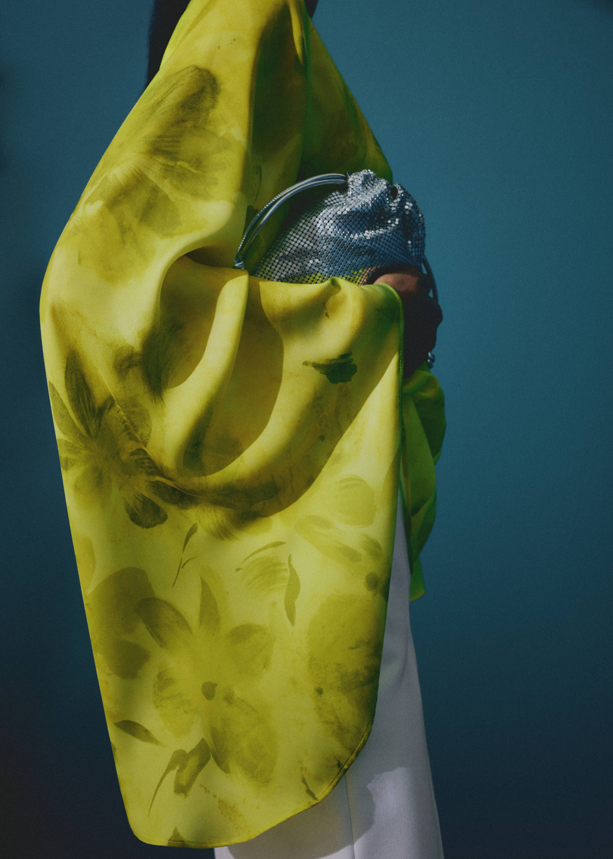 Printed blouse with flared sleeves - Details of the article 7