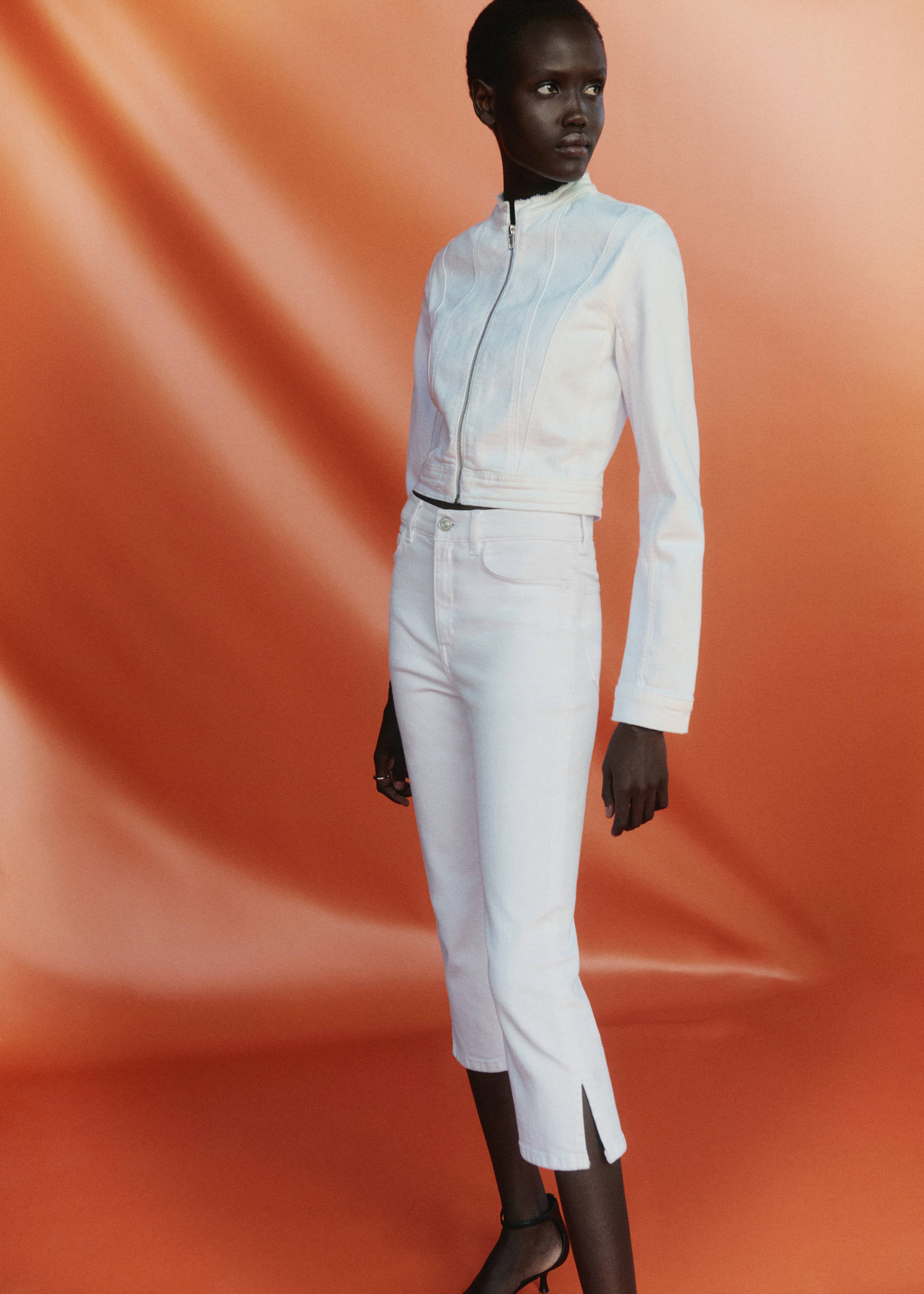 Side opening capri jeans - Details of the article 7