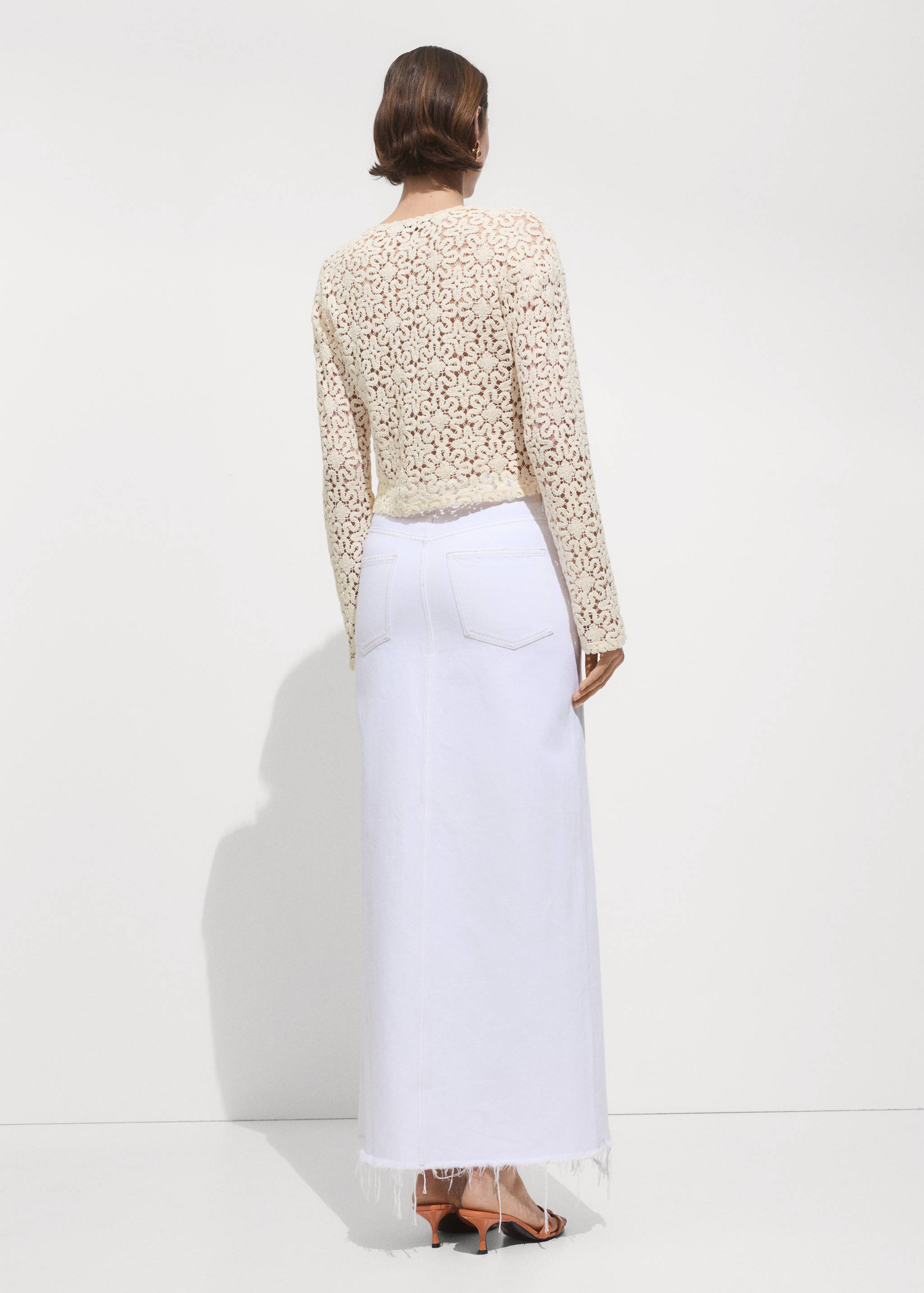 Crochet sweater with flowers - Reverse of the article