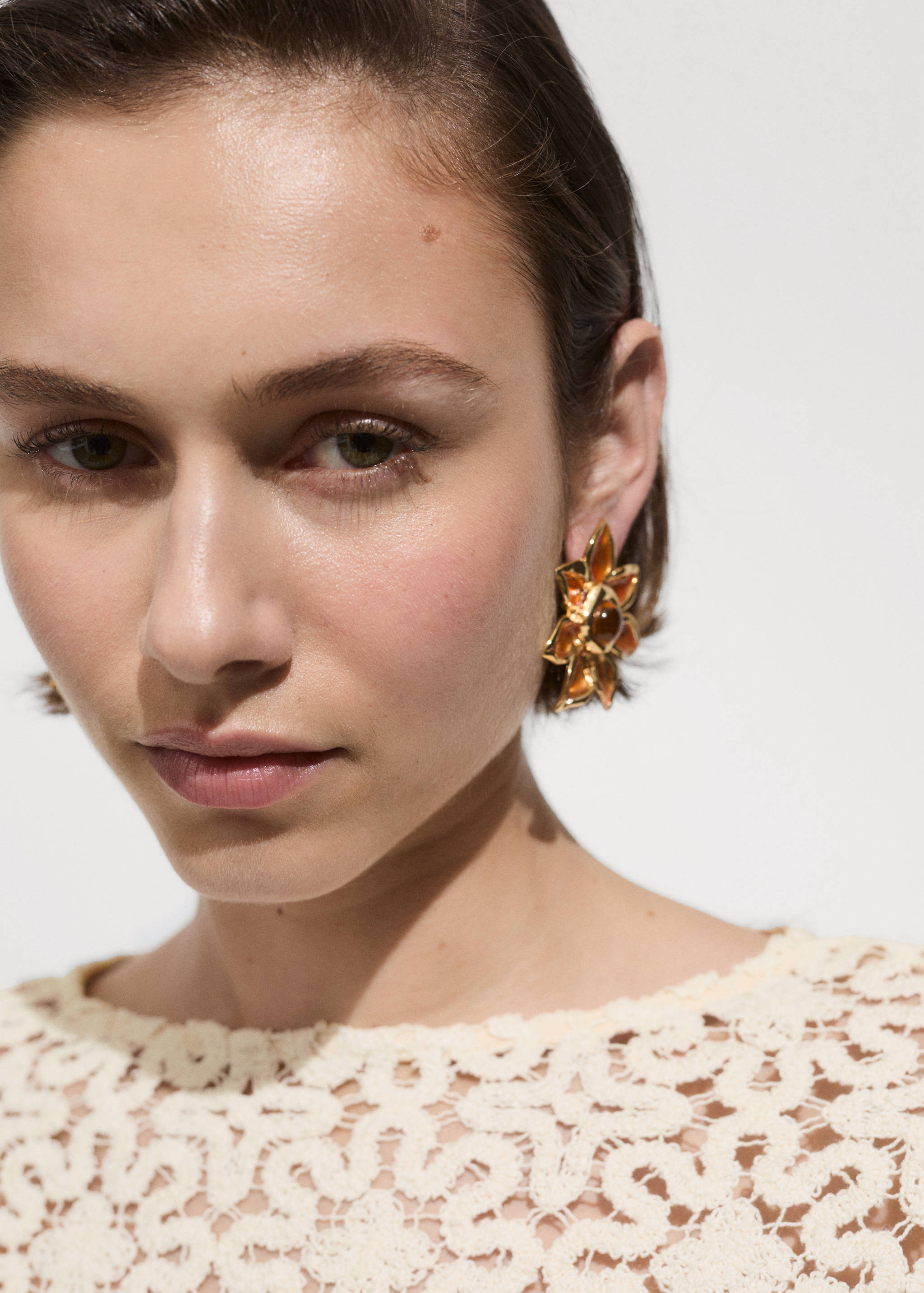 Crochet sweater with flowers - Details of the article 1