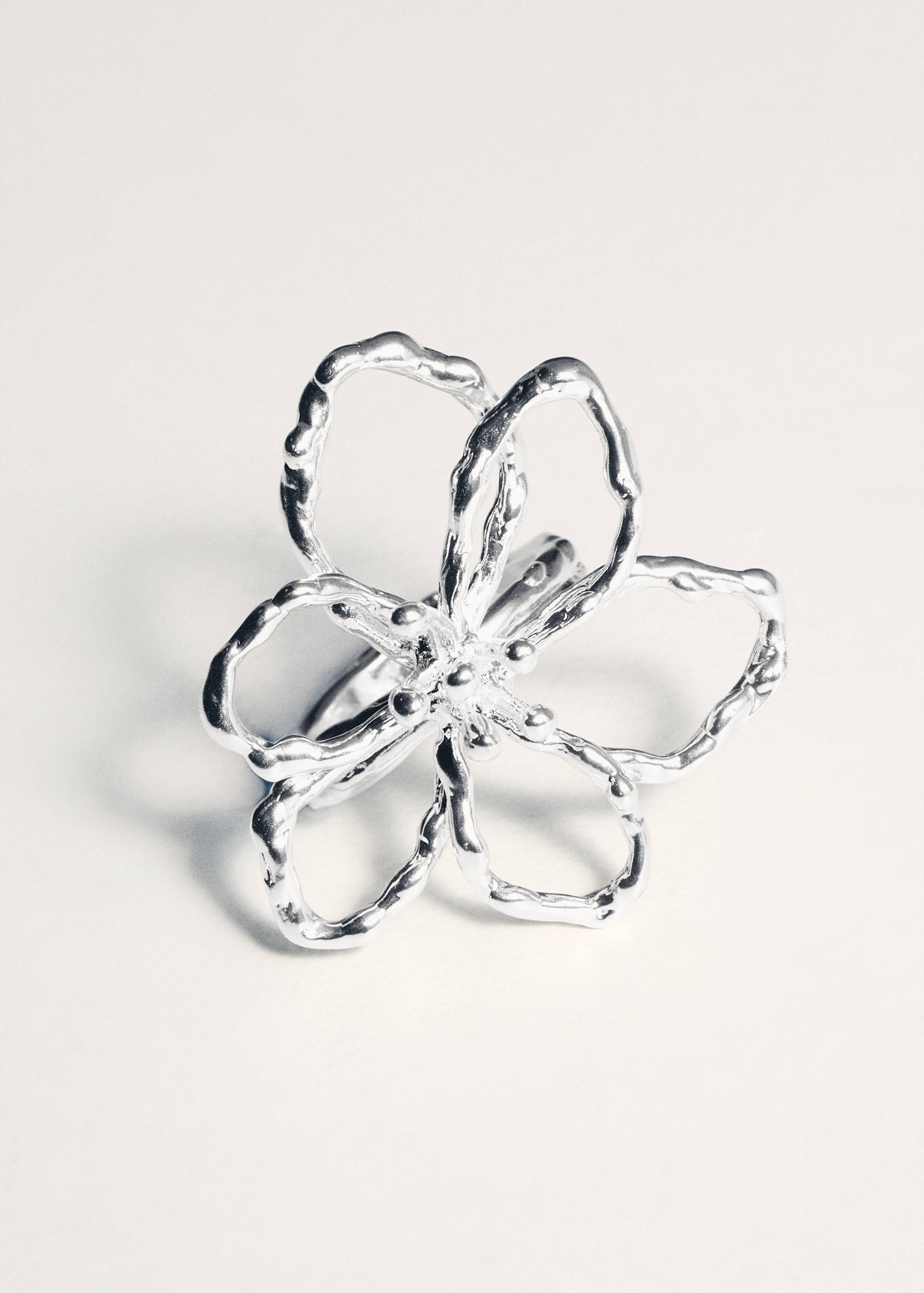Embossed flower ring - Details of the article 5