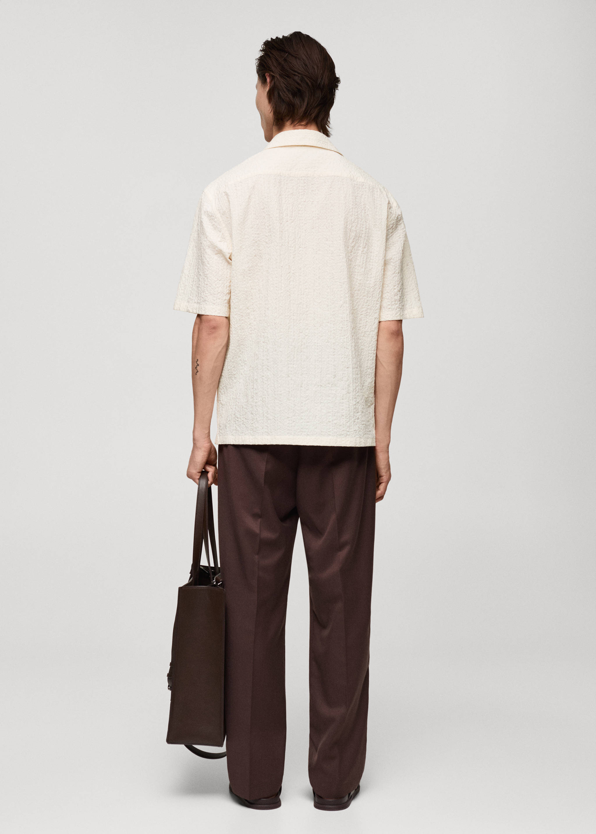 Seersucker shirt with bowling collar - Reverse of the article