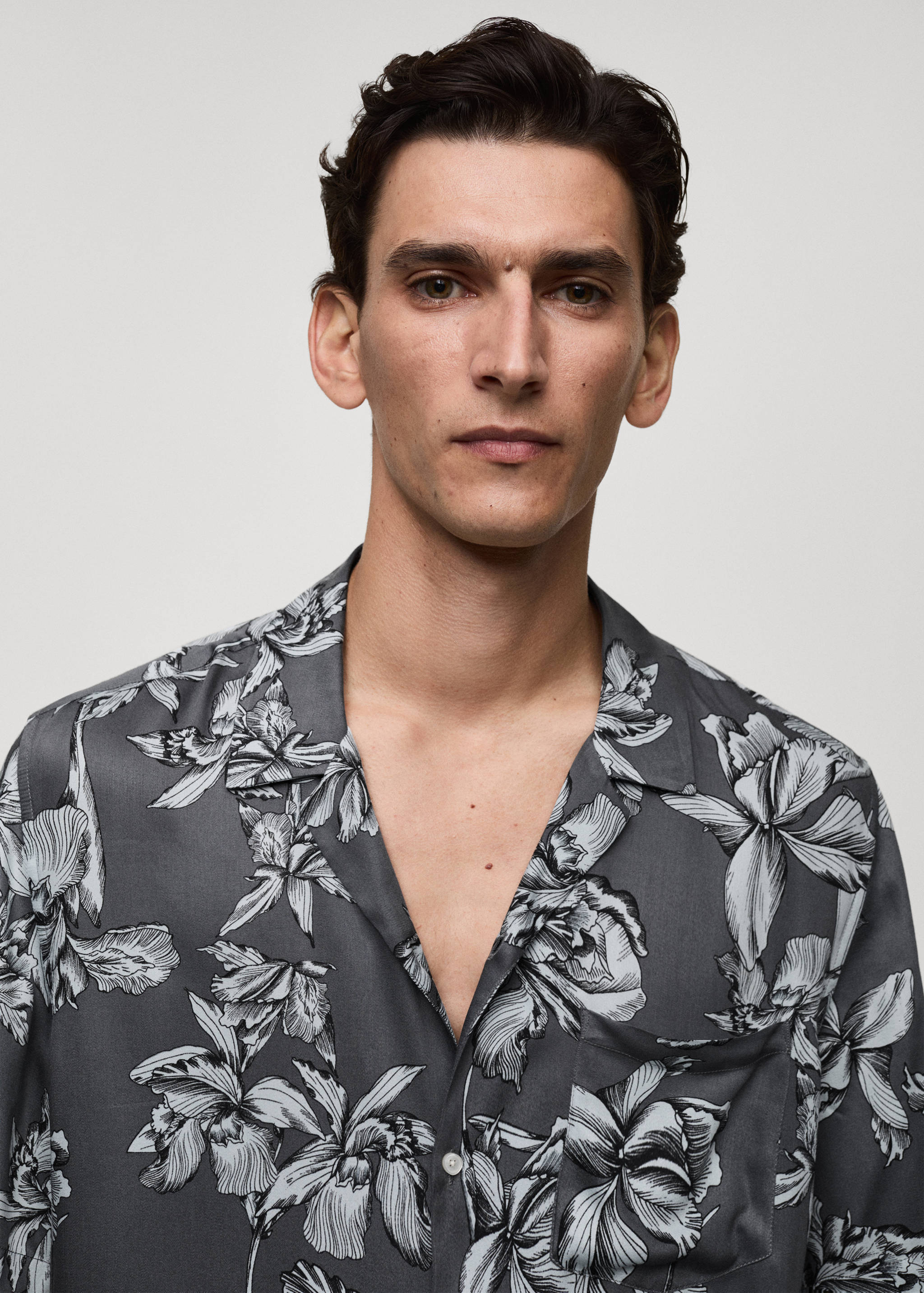Camisa regular fit estampado hawaiano - Detalle del artículo 1