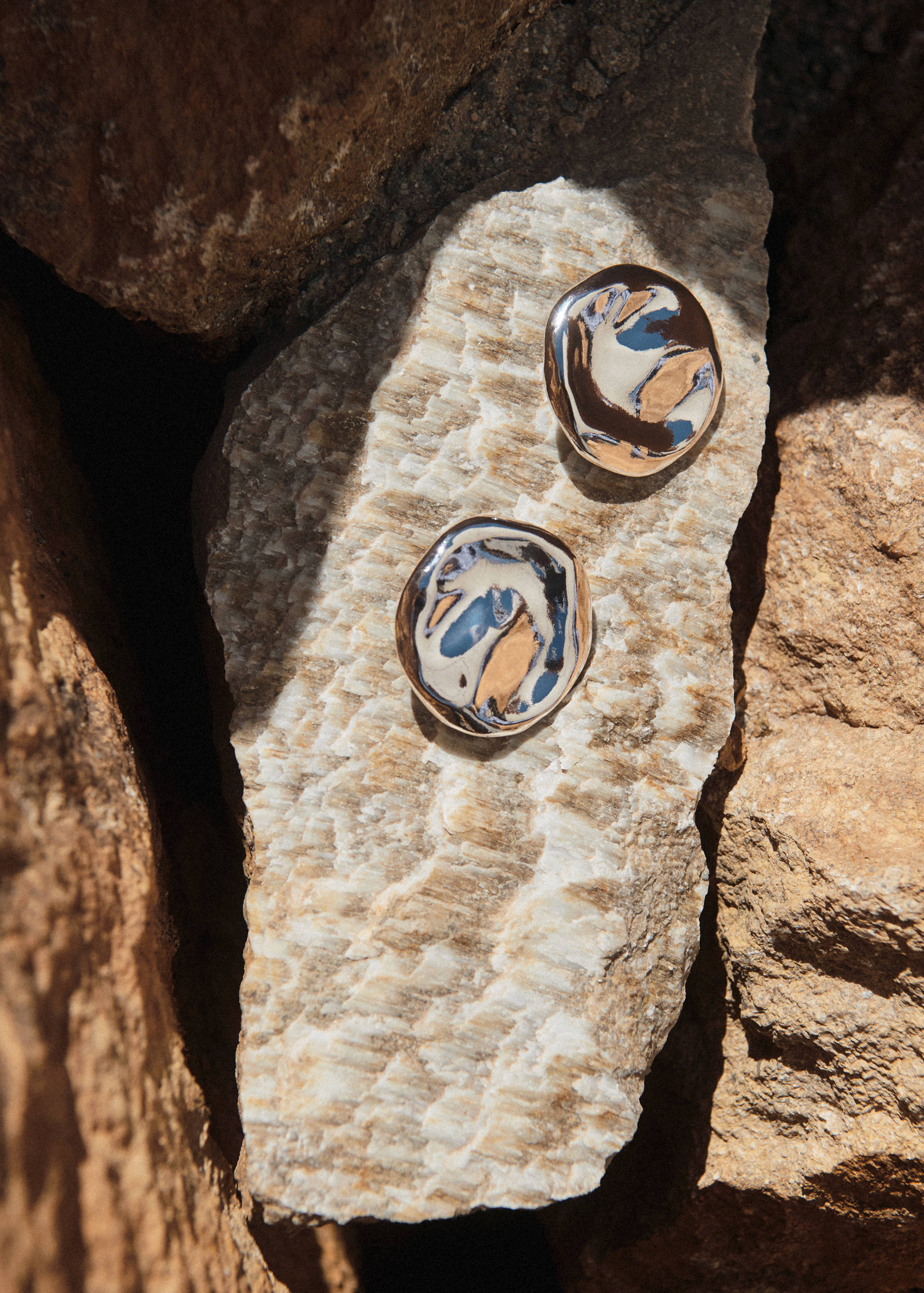 Textured round earrings - General plane