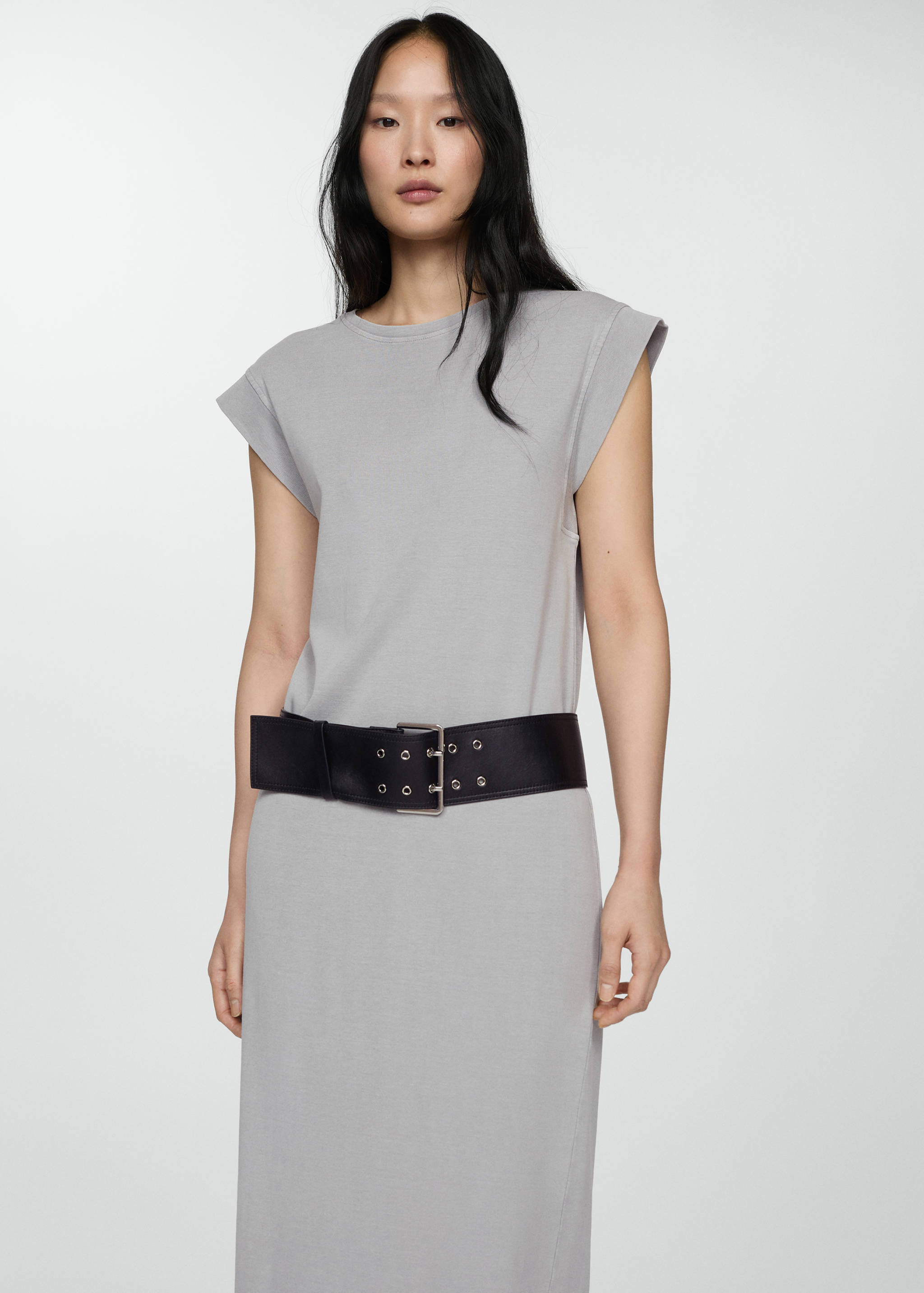 Sukienka bawełniana midi - Plan średni