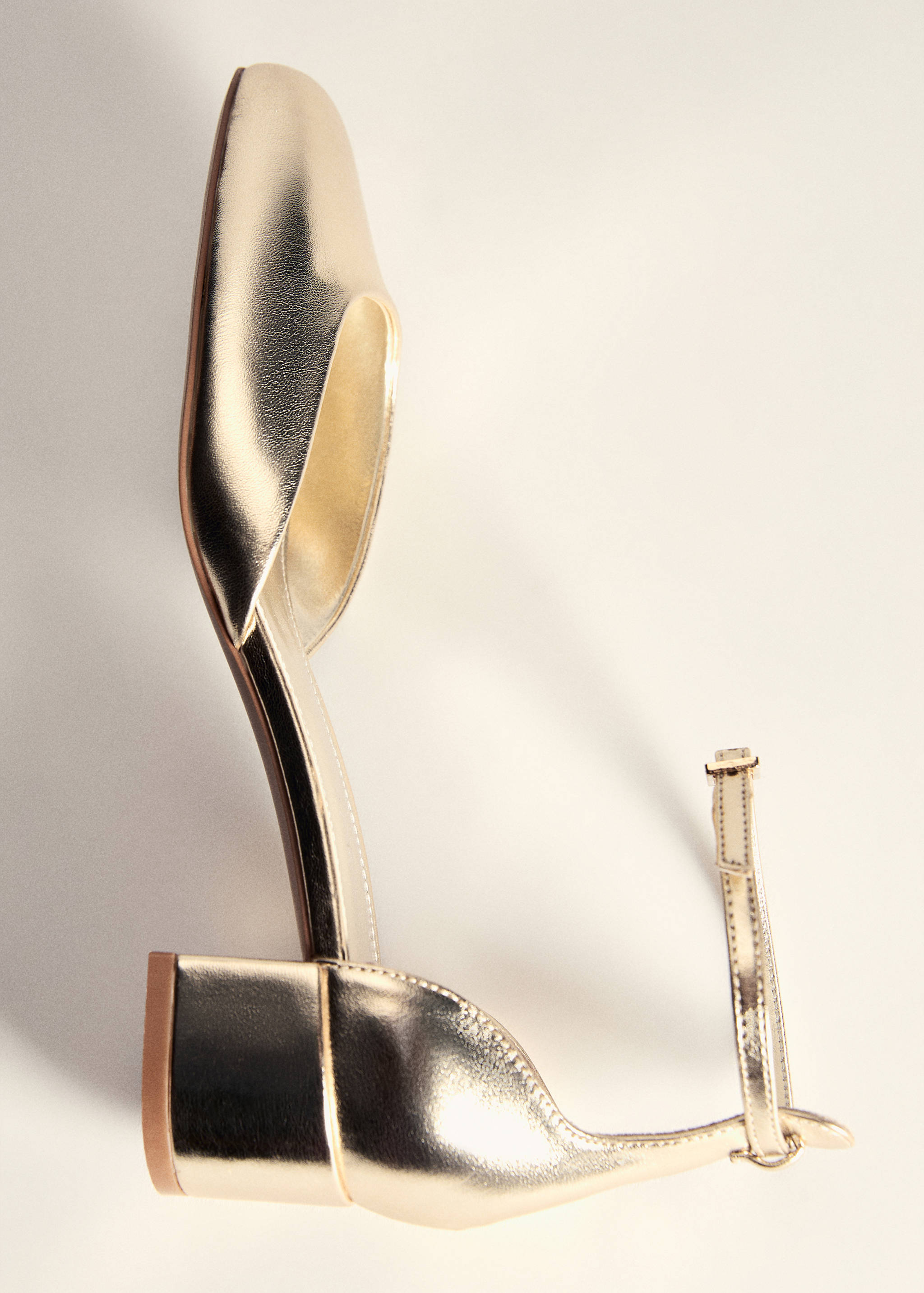 Patent-effect stiletto-heel shoes - Details of the article 5