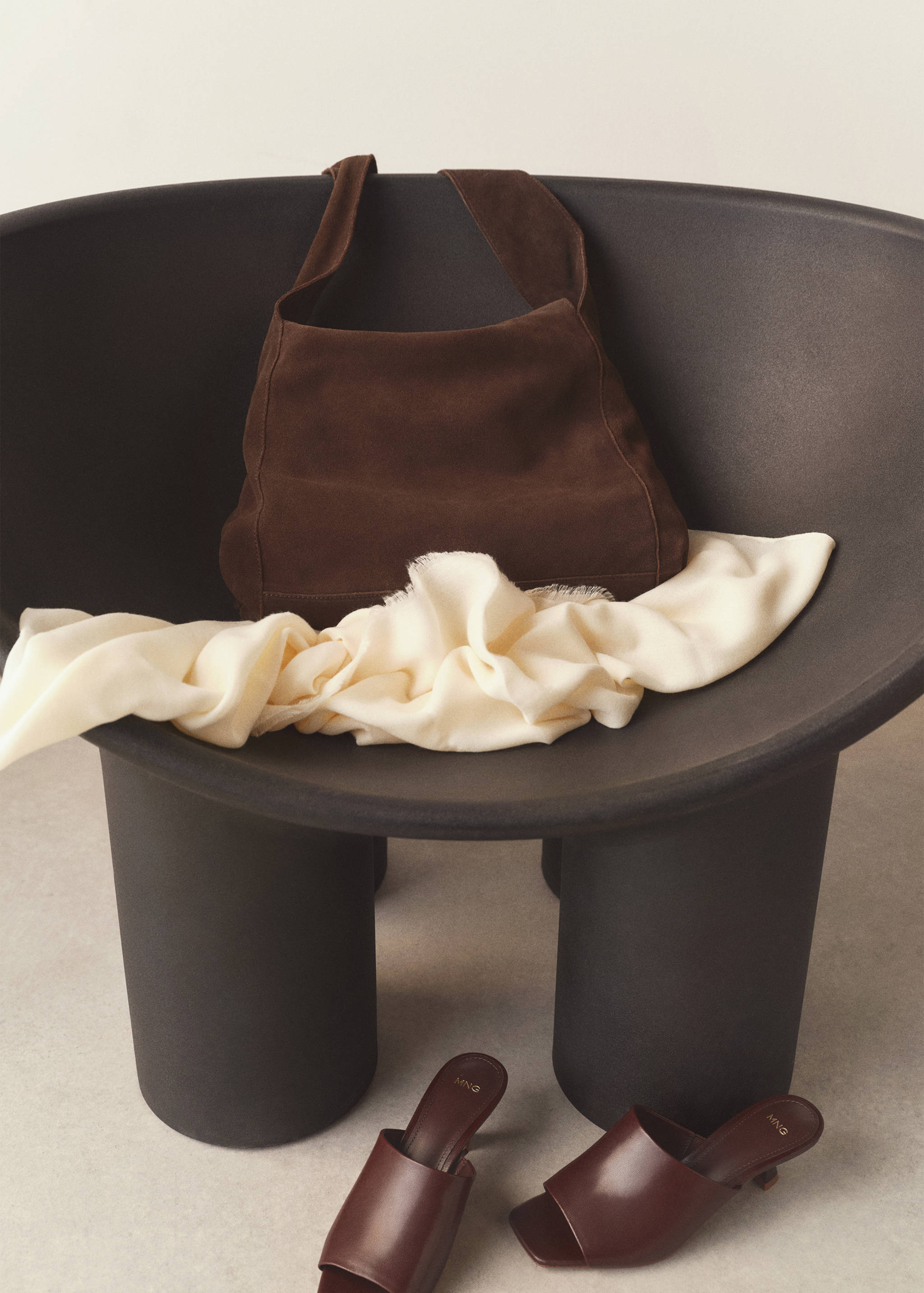 Ledersandale mit Kittenabsatz - Detail des Artikels 7