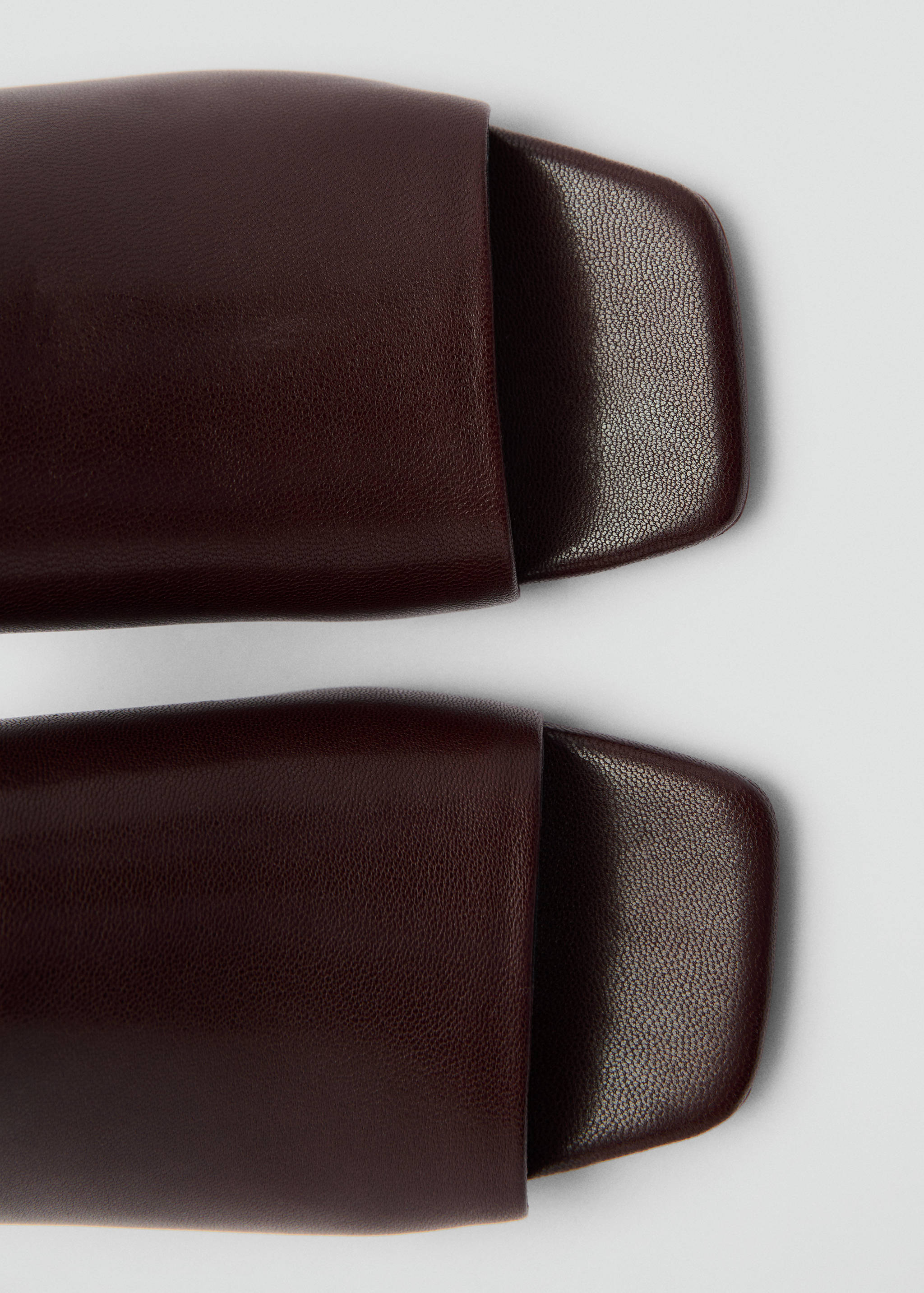 Ledersandale mit Kittenabsatz - Detail des Artikels 2