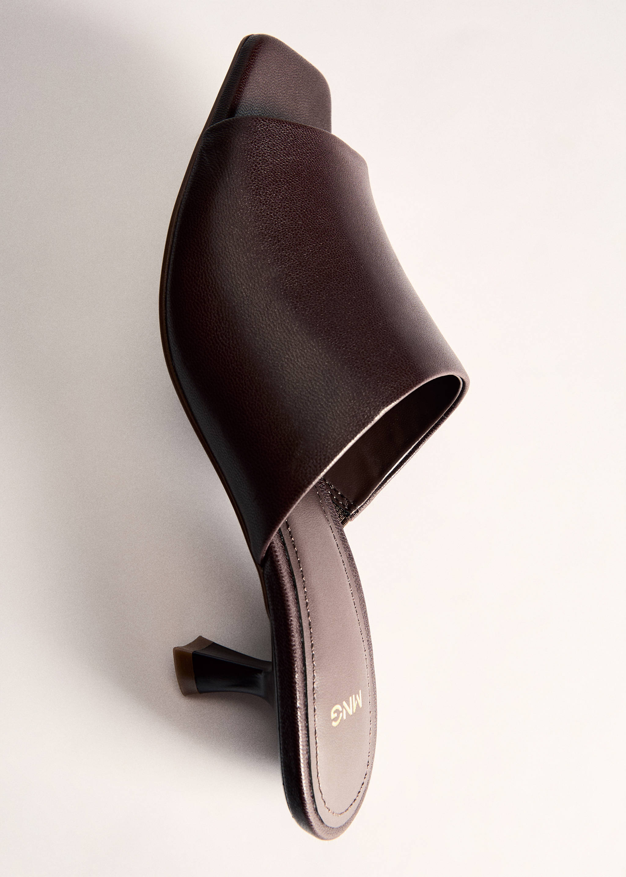 Ledersandale mit Kittenabsatz - Detail des Artikels 5