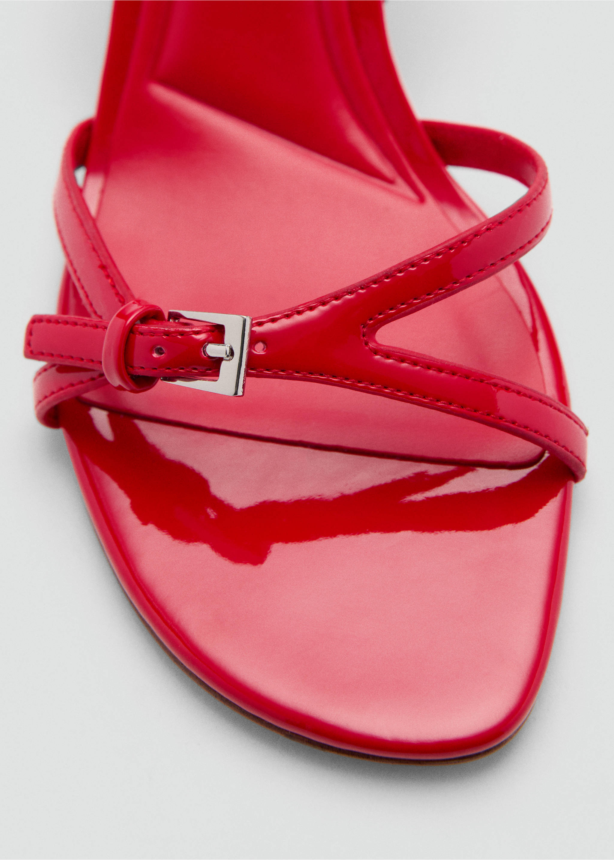 Heeled sandals with strap and buckle - Details of the article 2, Red. Ref: 77032927-00.