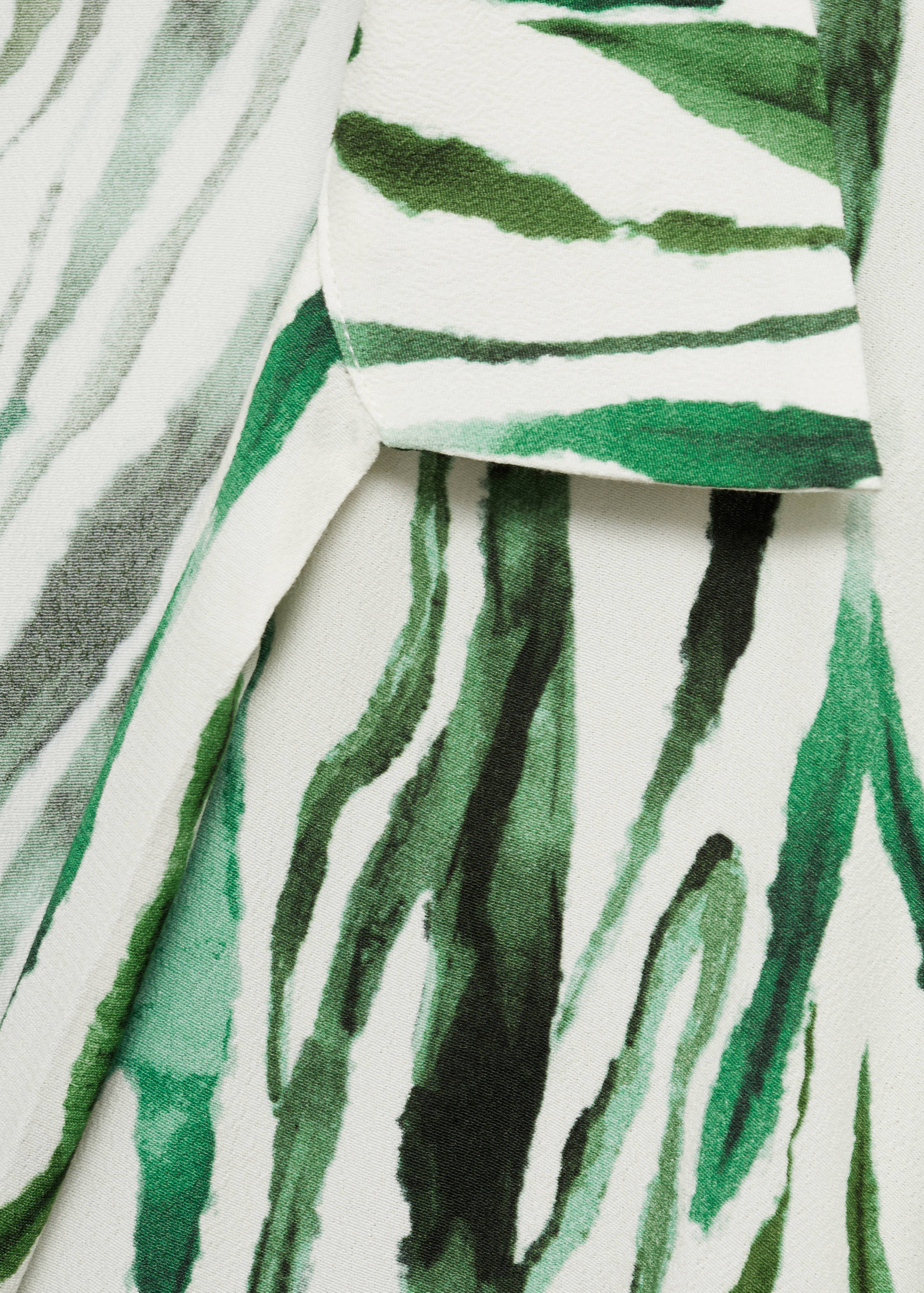 Printed jumpsuit with bow - Details of the article 0