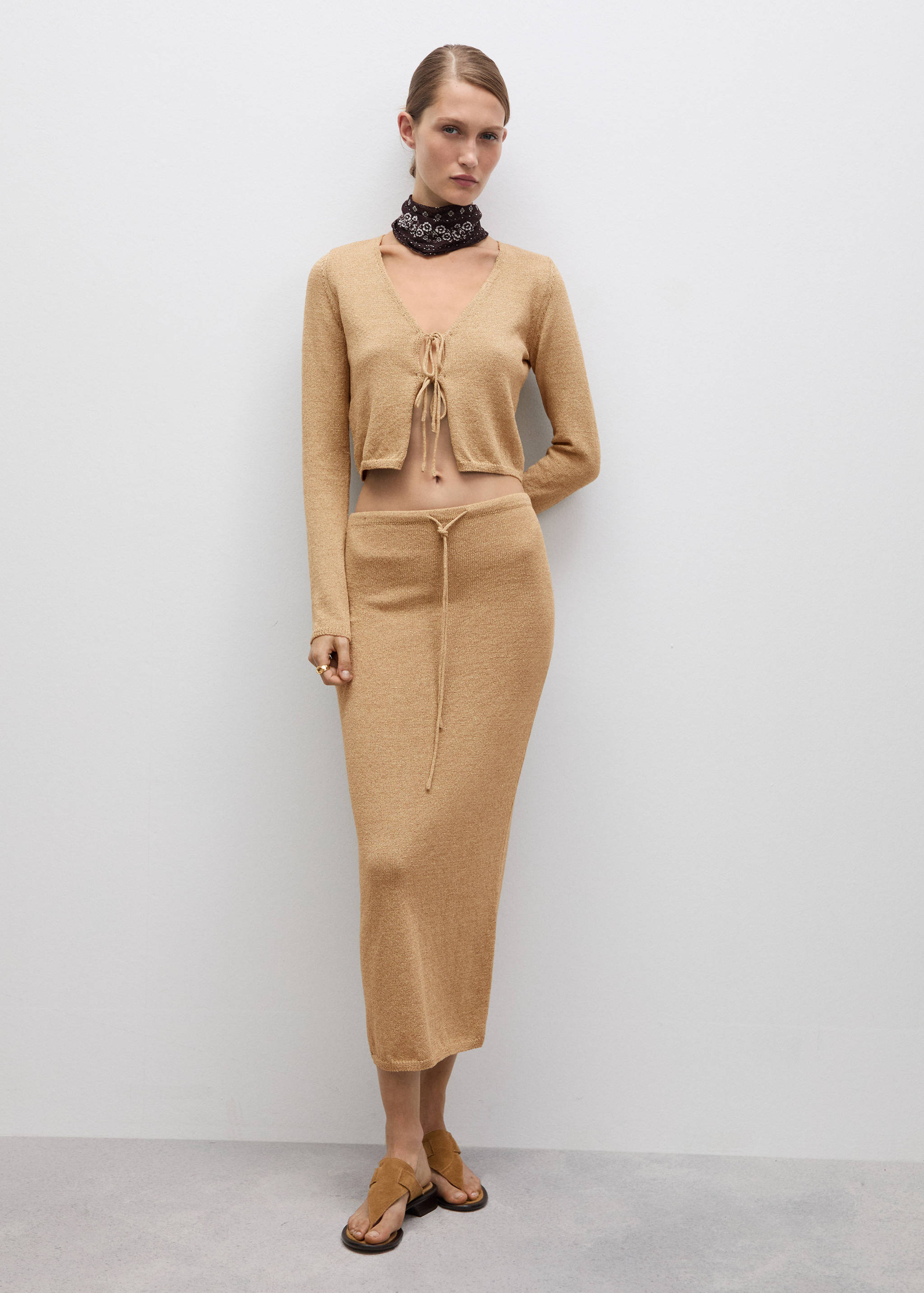 Knitted cardigan with bow - General plane