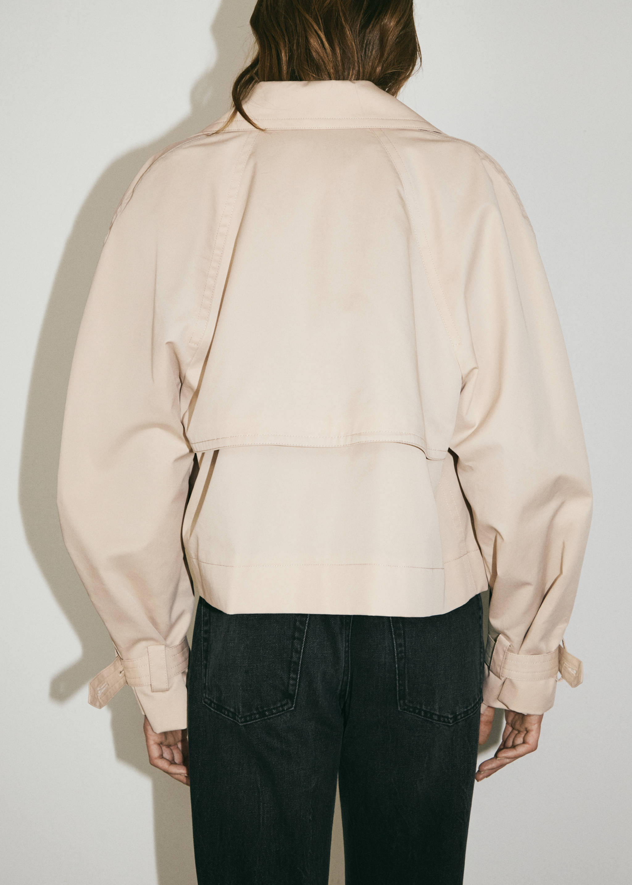 Double-breasted cropped trench coat - Details of the article 9, Beige. Ref: 77034017-00.