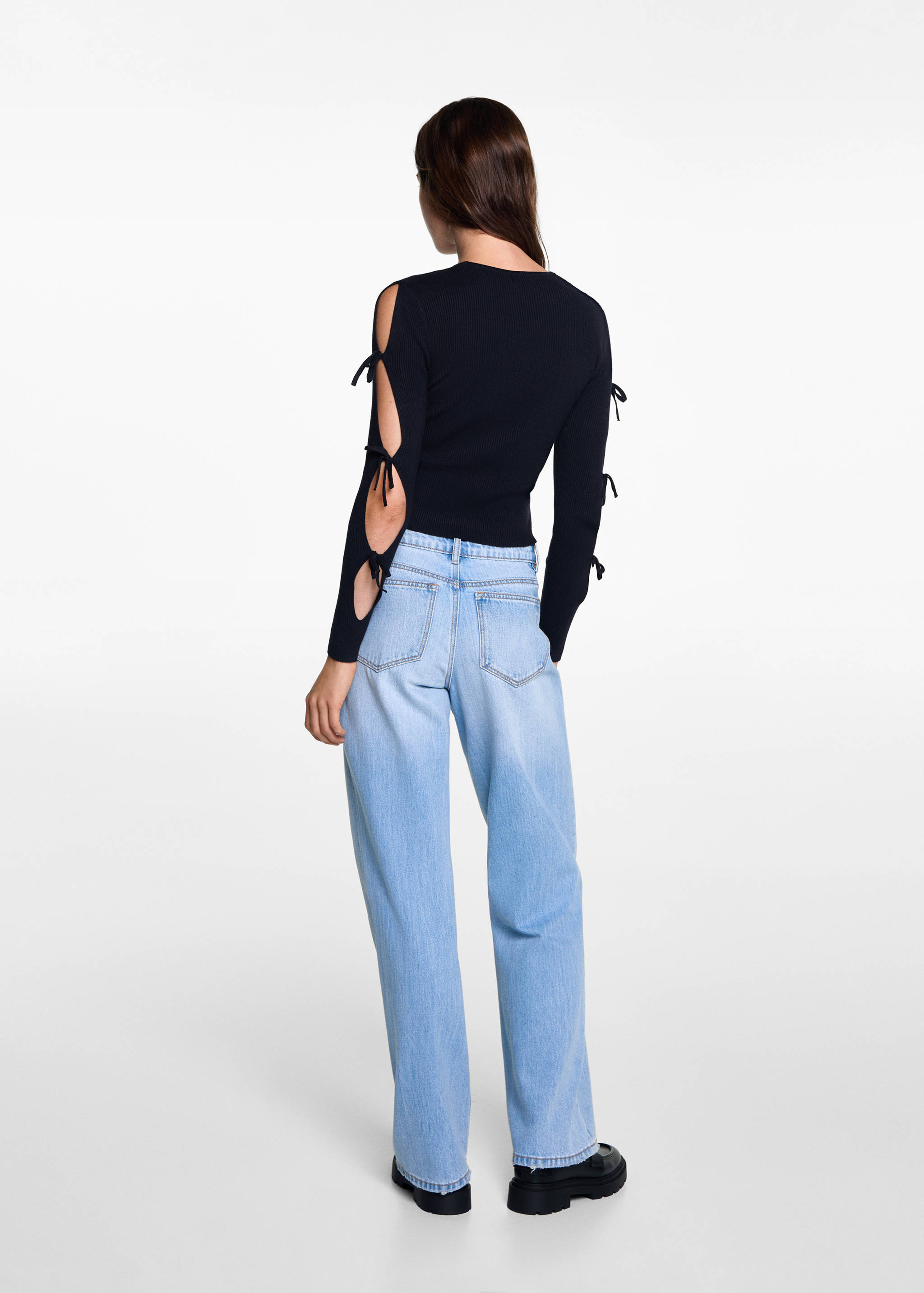 Sweater with bow openings - Verso de l’article