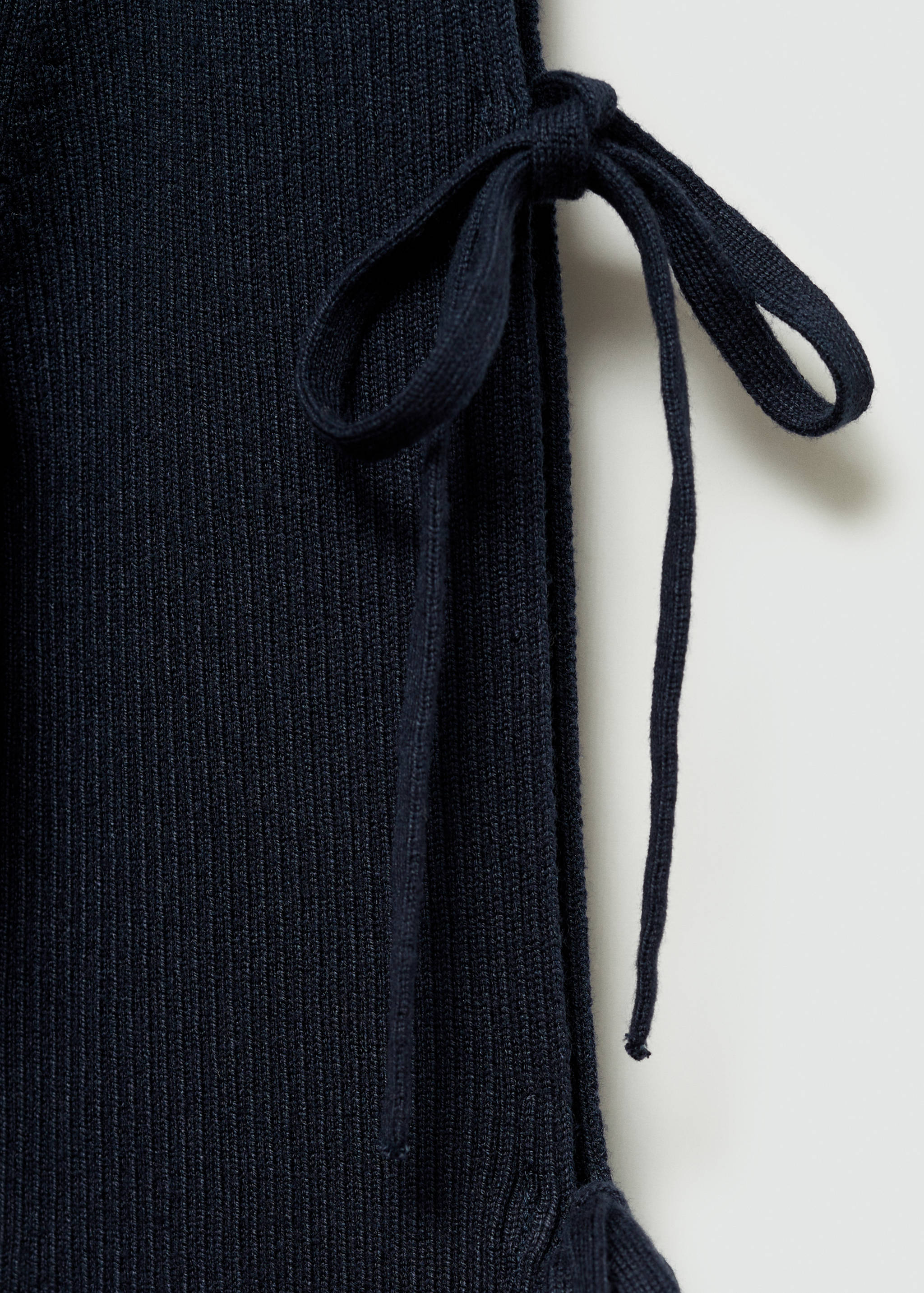 Sweater with bow openings - Détail de l'article 8