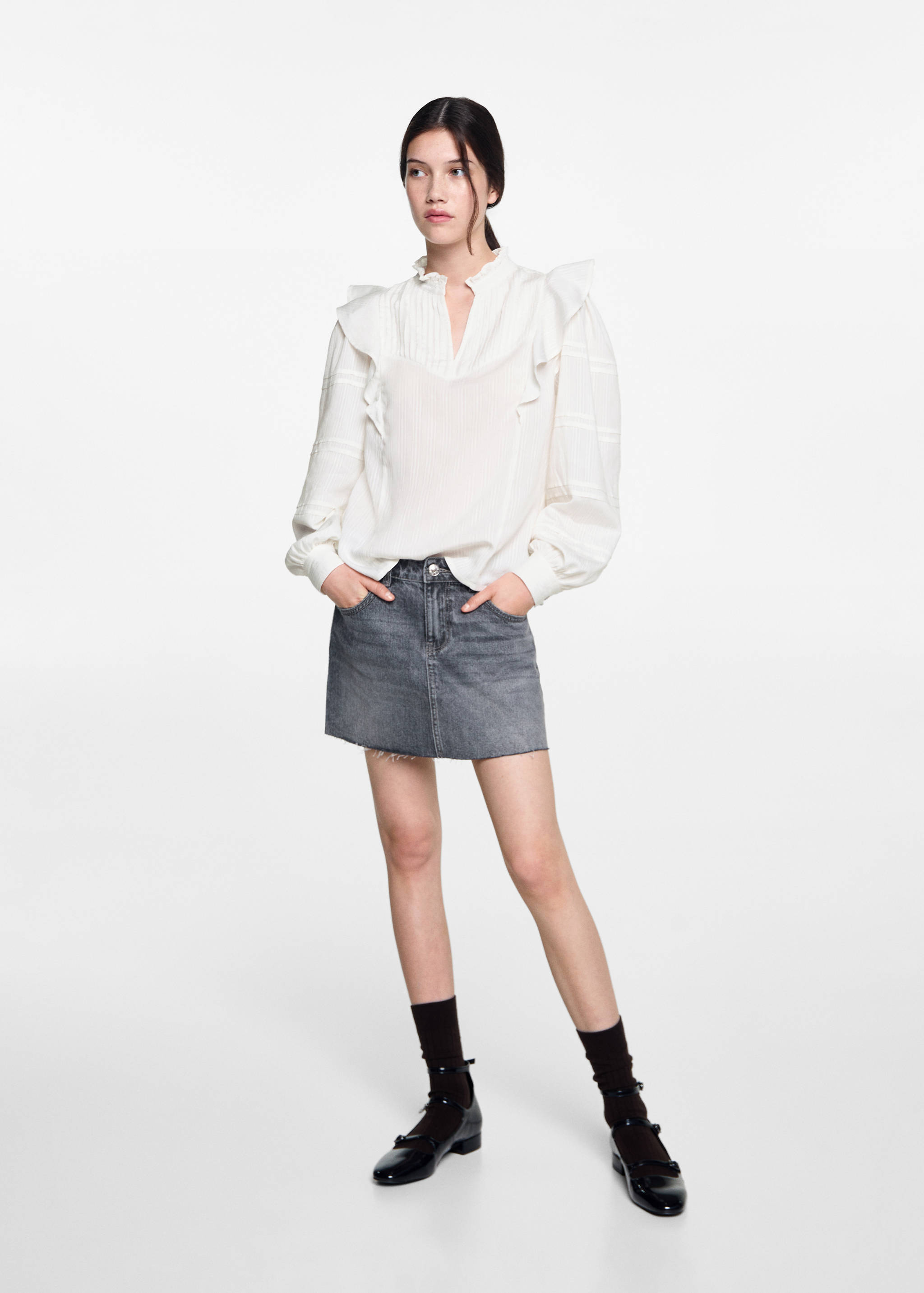 Blouse with pleat relief - General plane