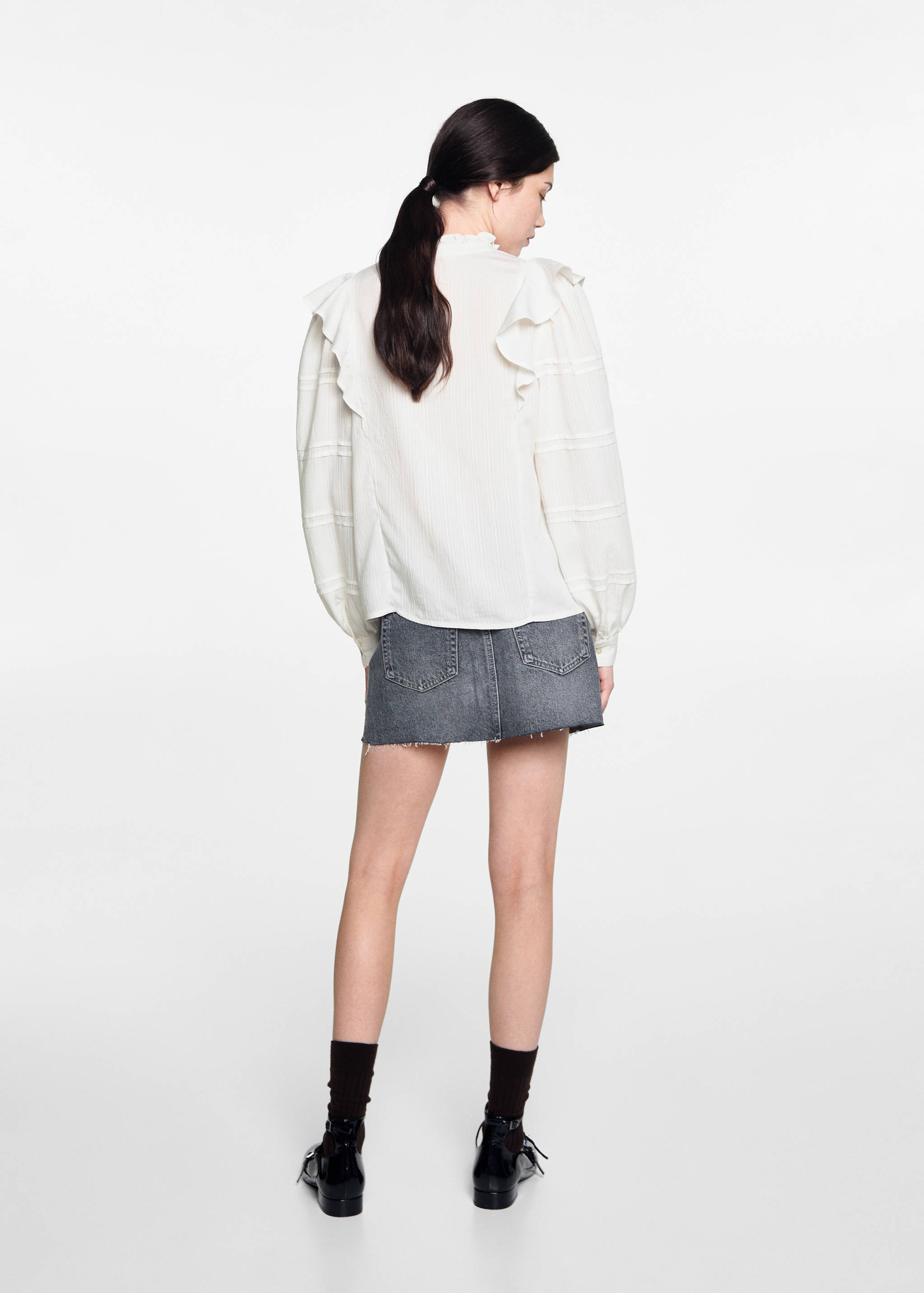 Blouse with pleat relief - Reverse of the article