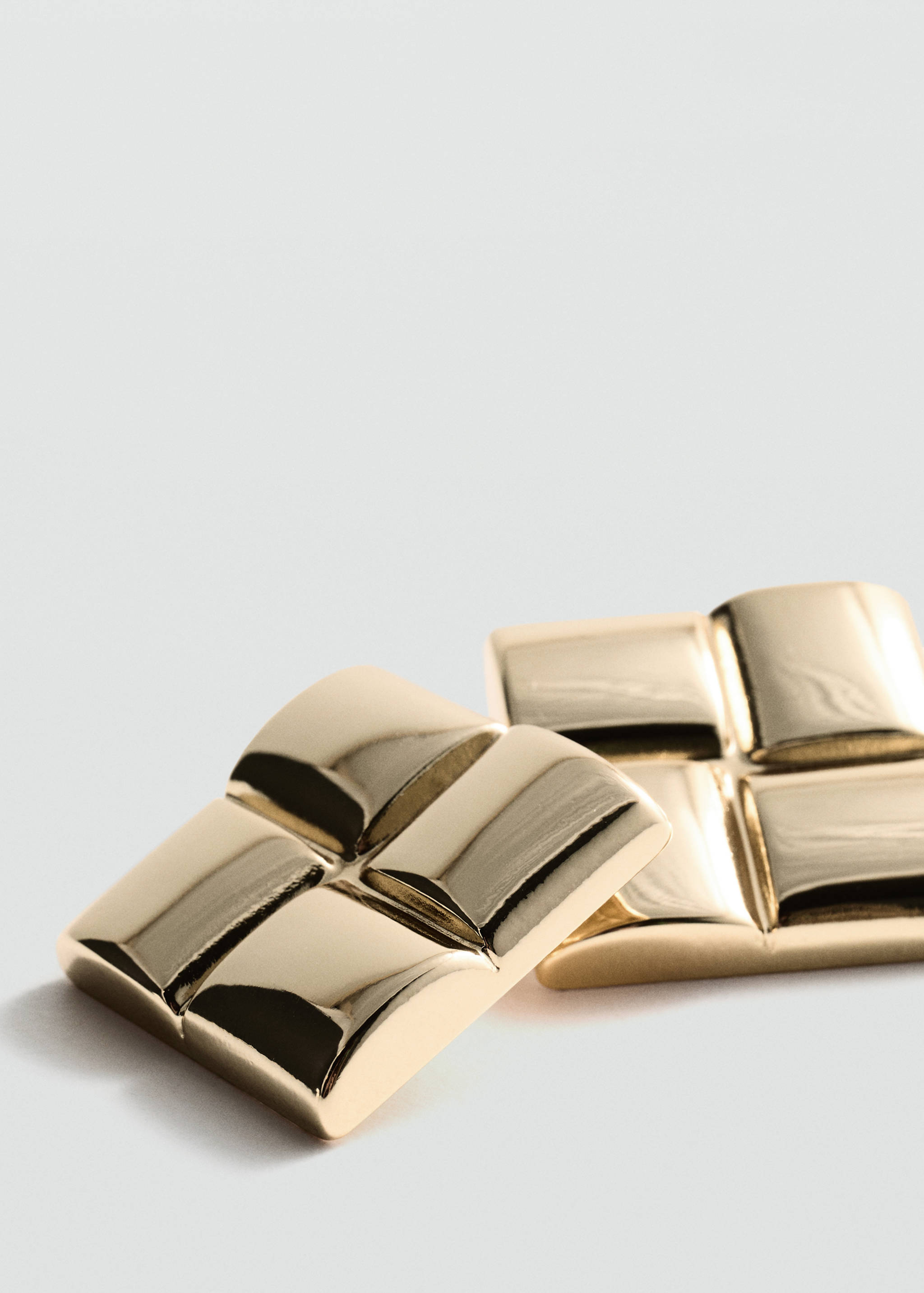 Earrings with geometric relief - Medium plane