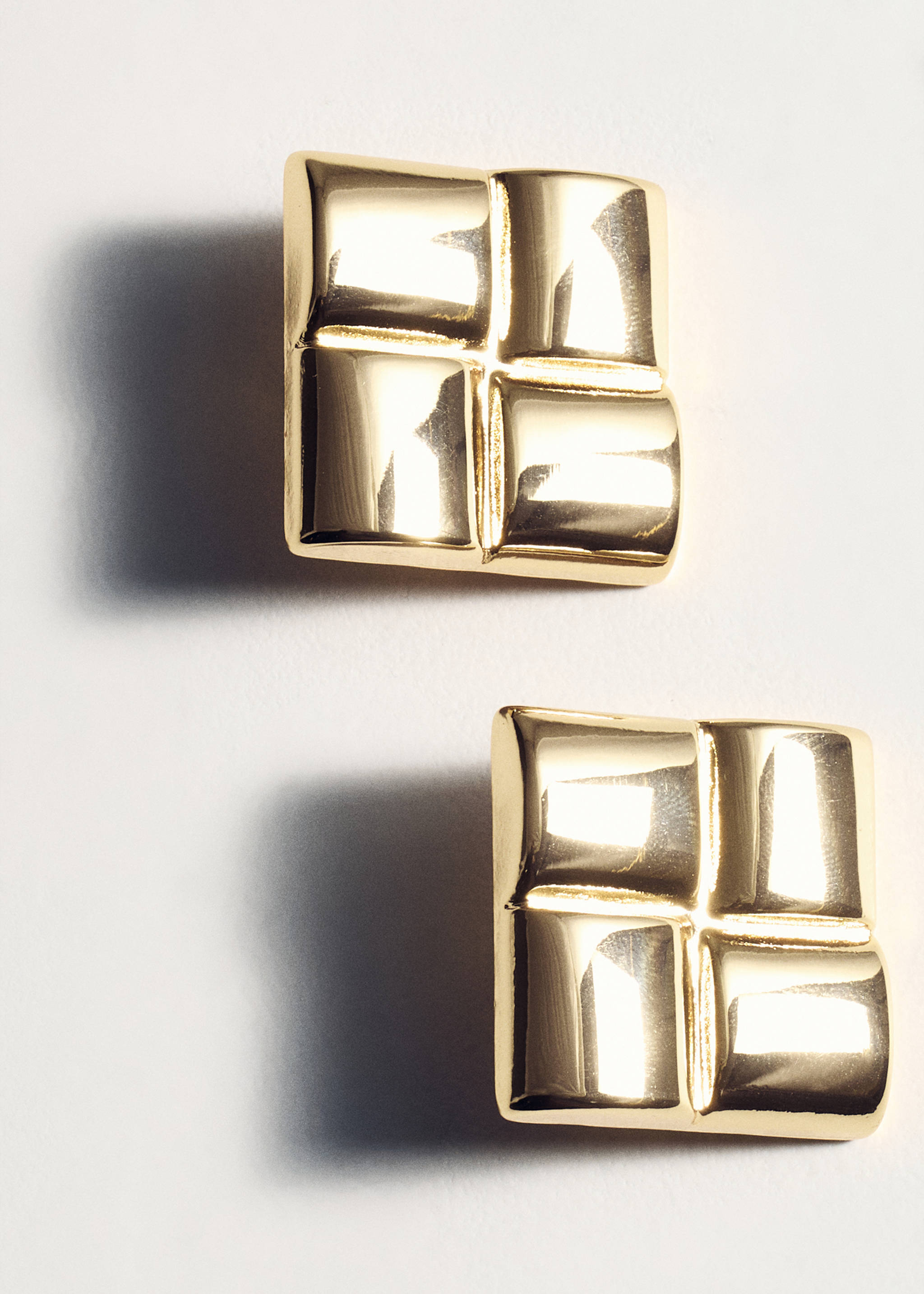 Earrings with geometric relief - Details of the article 5