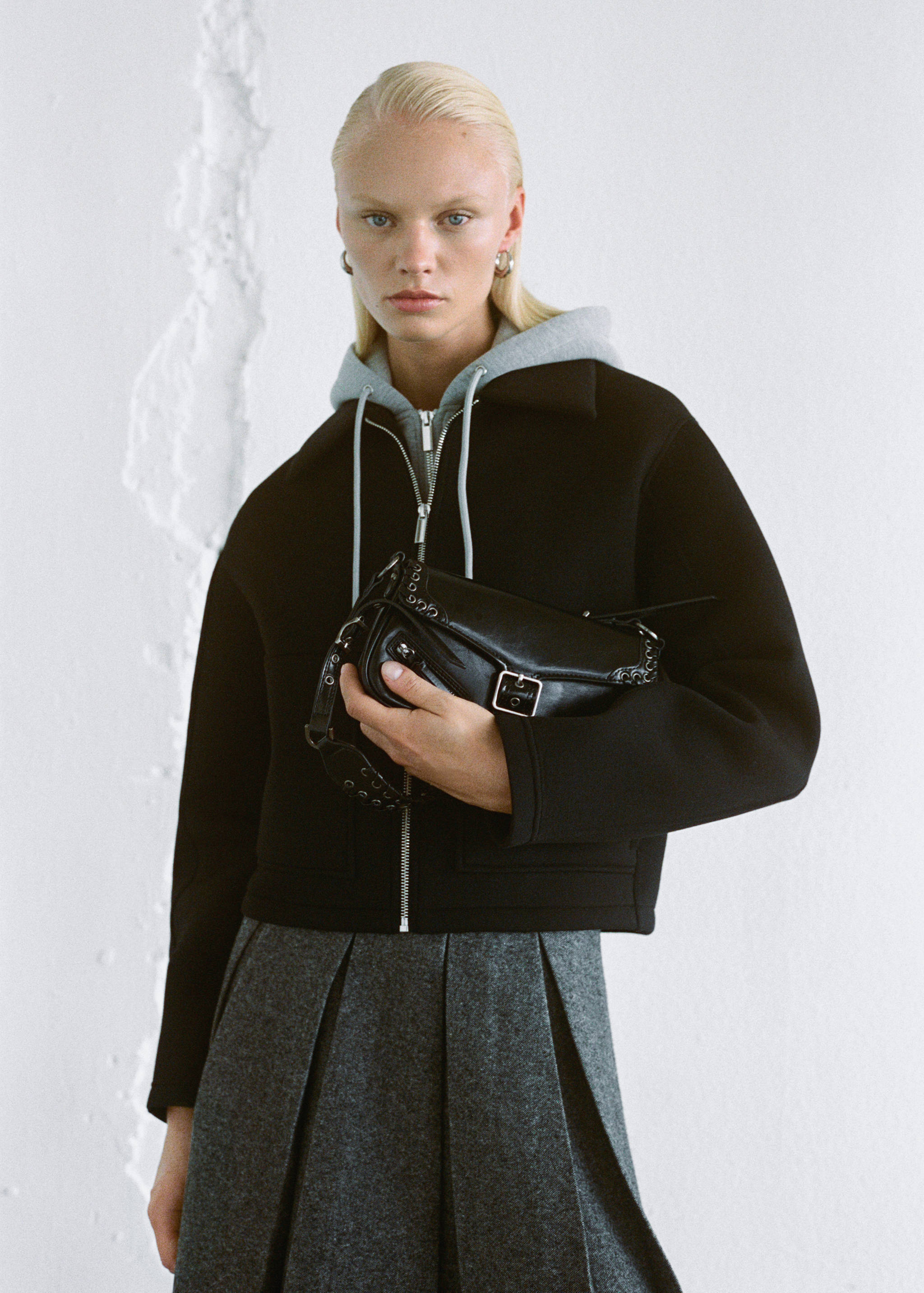 Shoulder bag with buckle - Details of the article 6