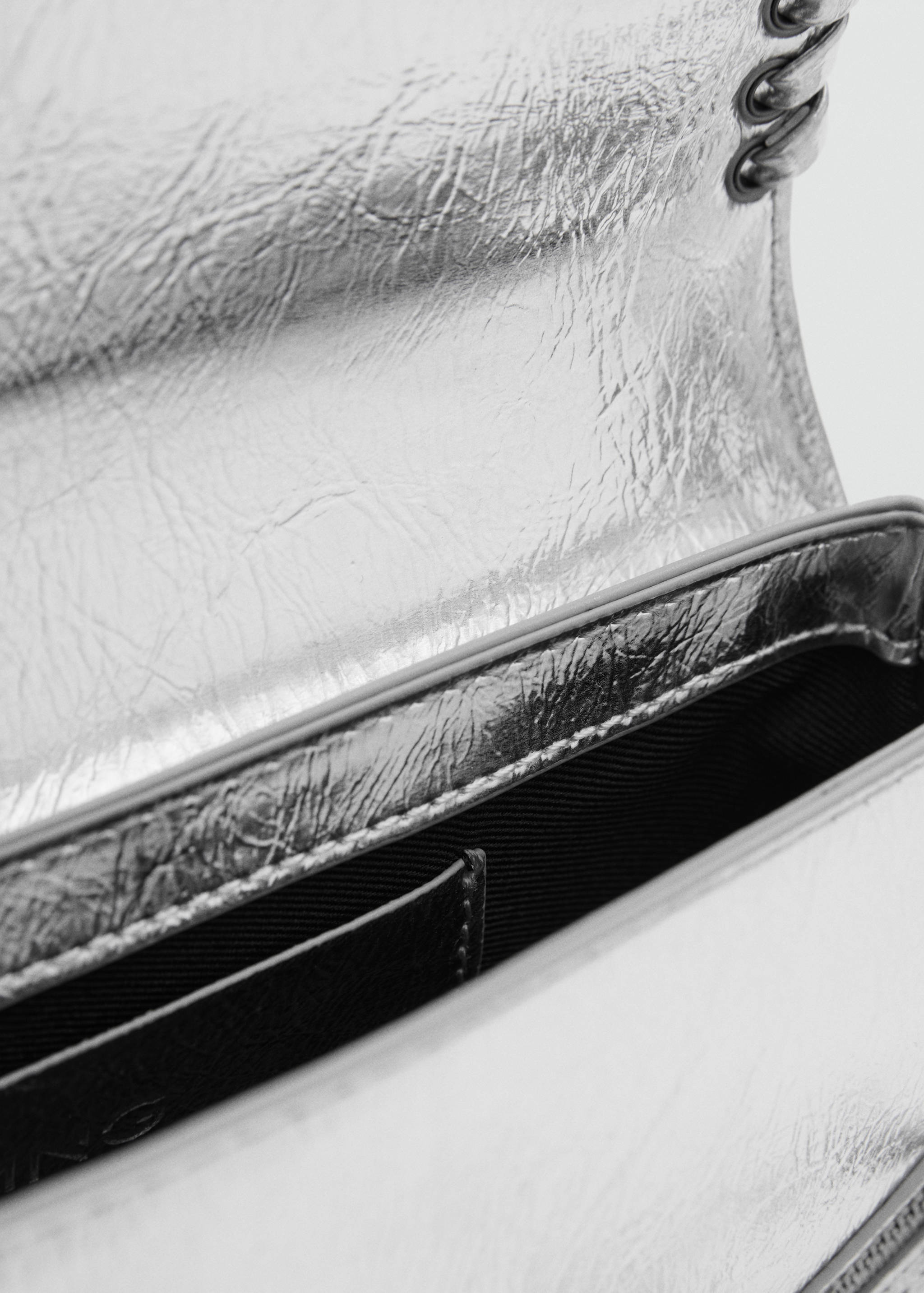 Shoulder bag with buckle - Details of the article 2
