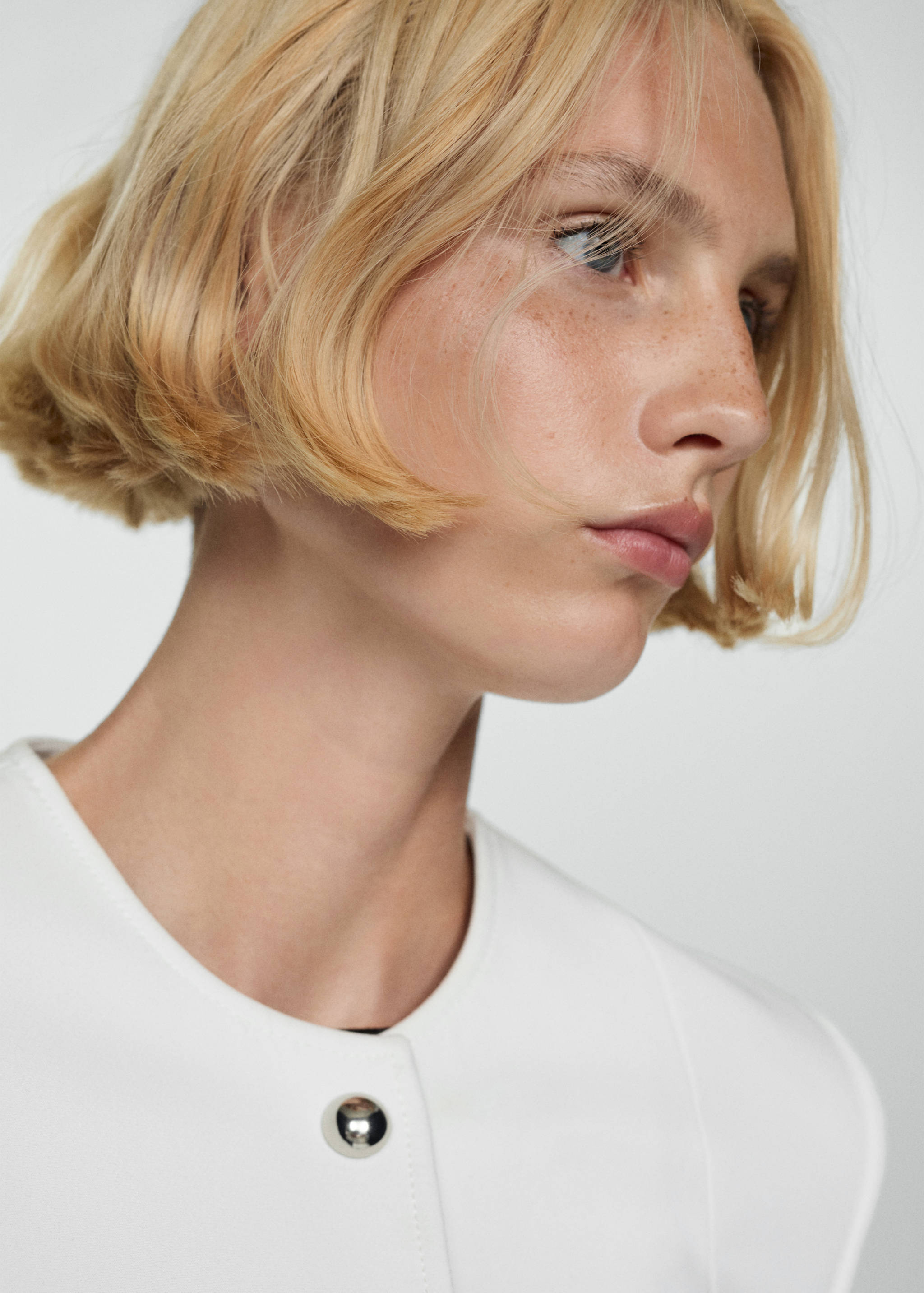 Buttoned jacket with pockets - Details of the article 1