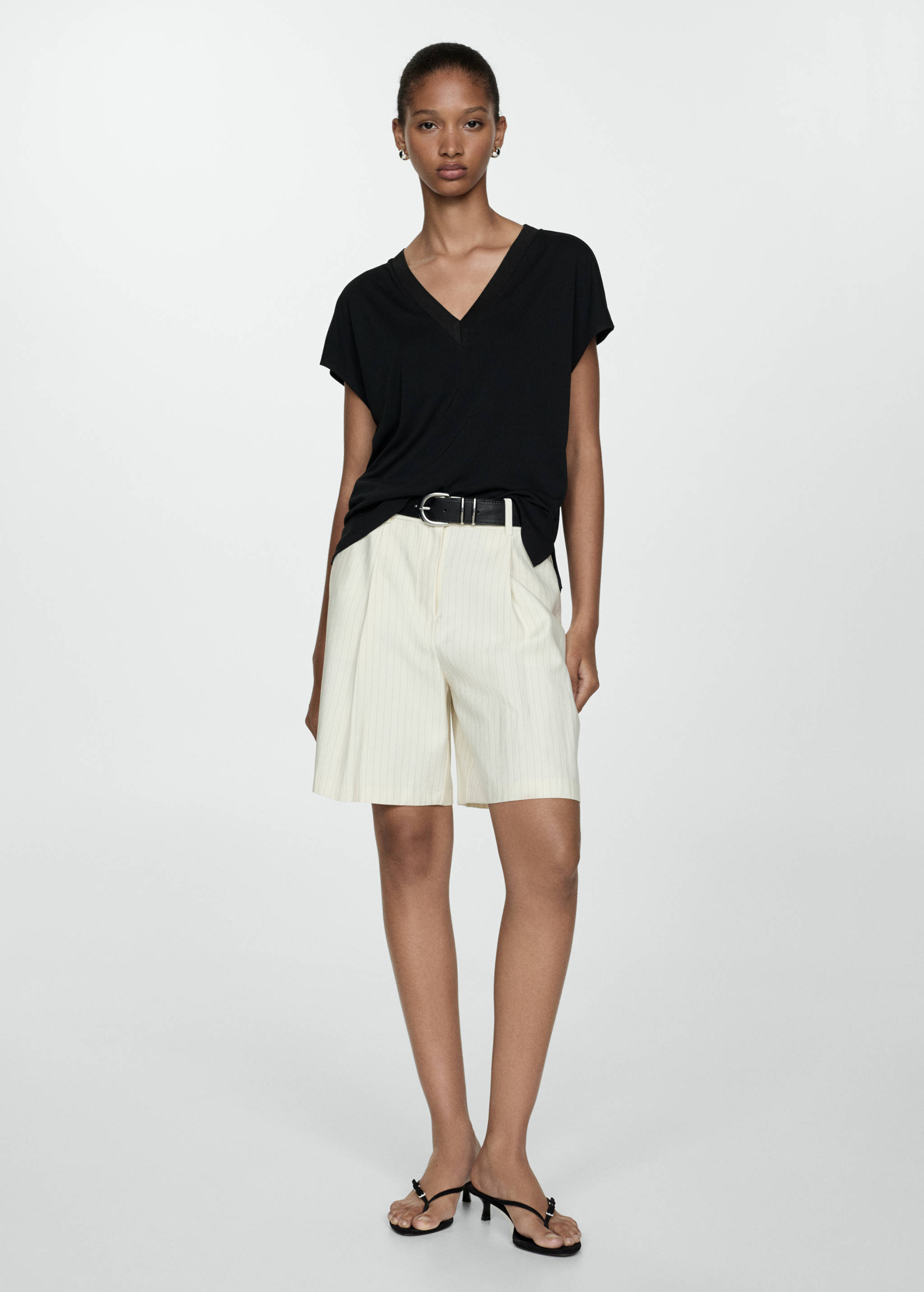 V-neck T-shirt - General plane