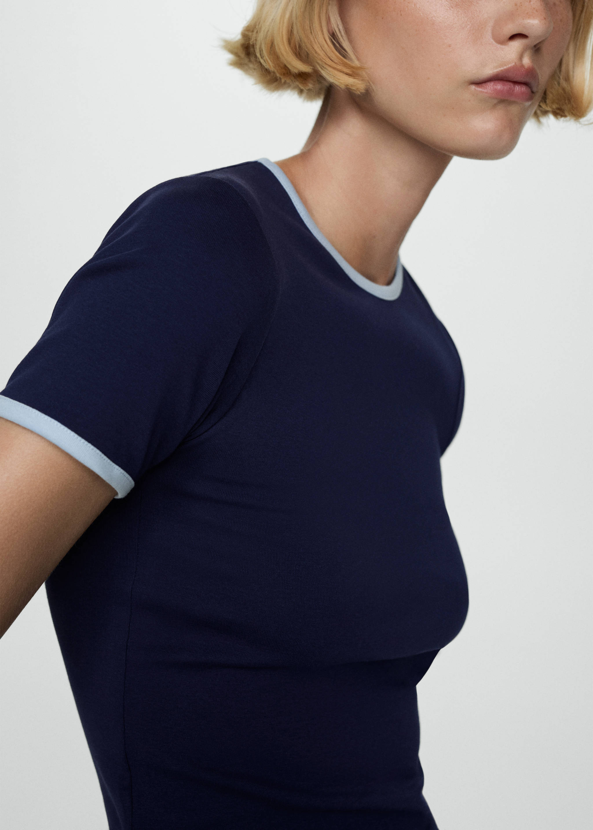 Contrast trim T-shirt - Details of the article 6