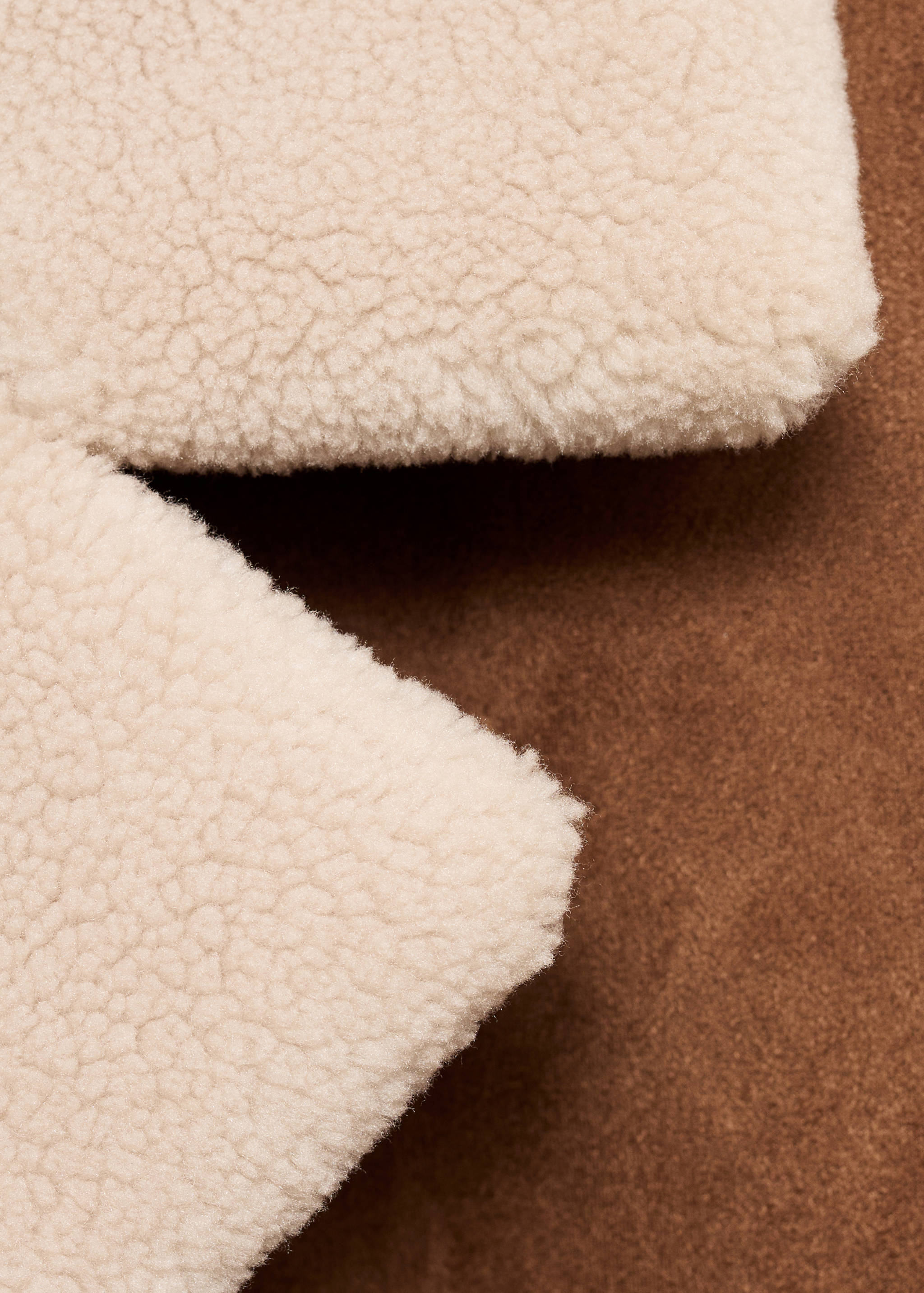 Suede effect sheepskin coat - Details of the article 0