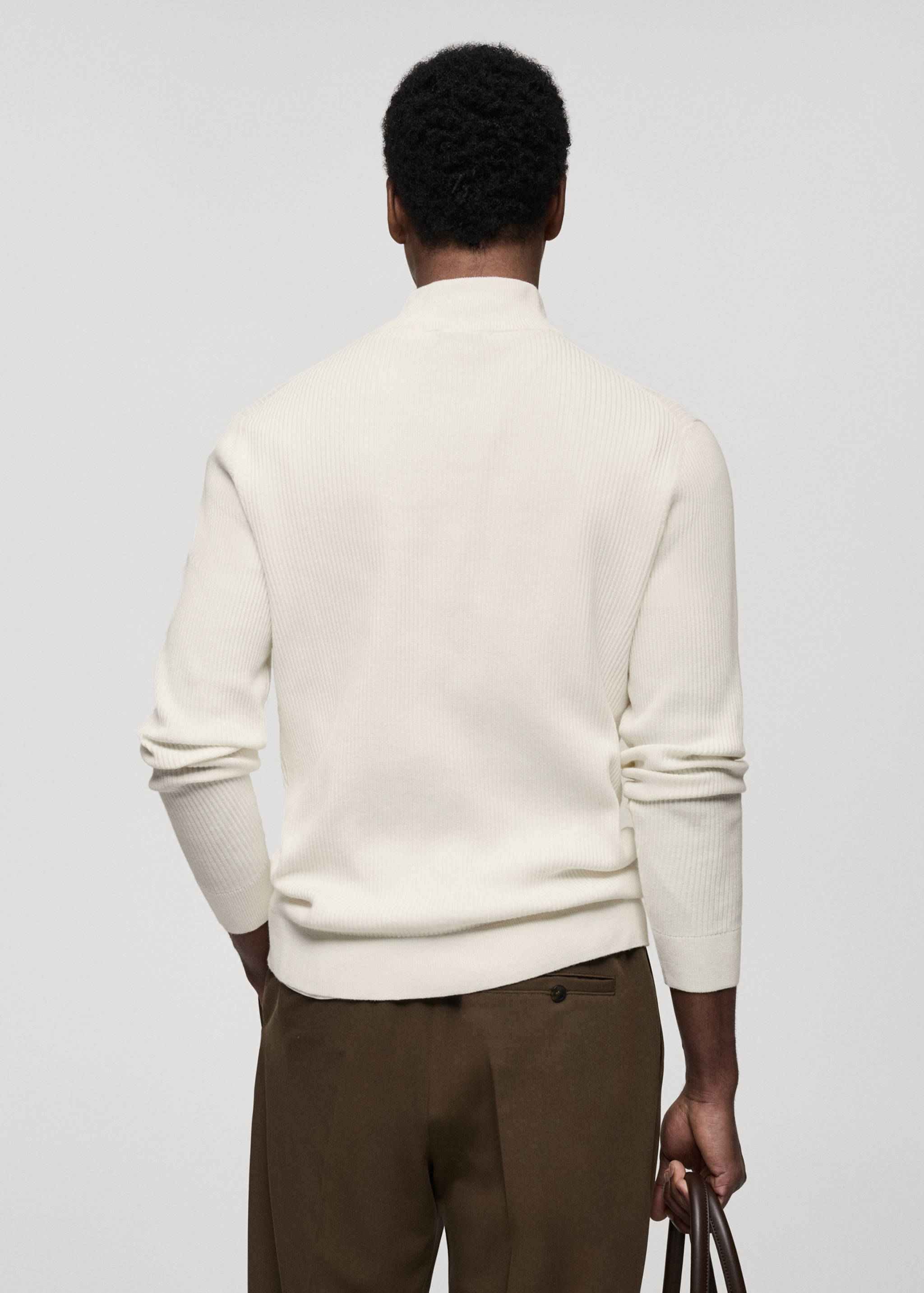 Gerippter Pullover mit Zip-Kragen - Rückseite des Artikels