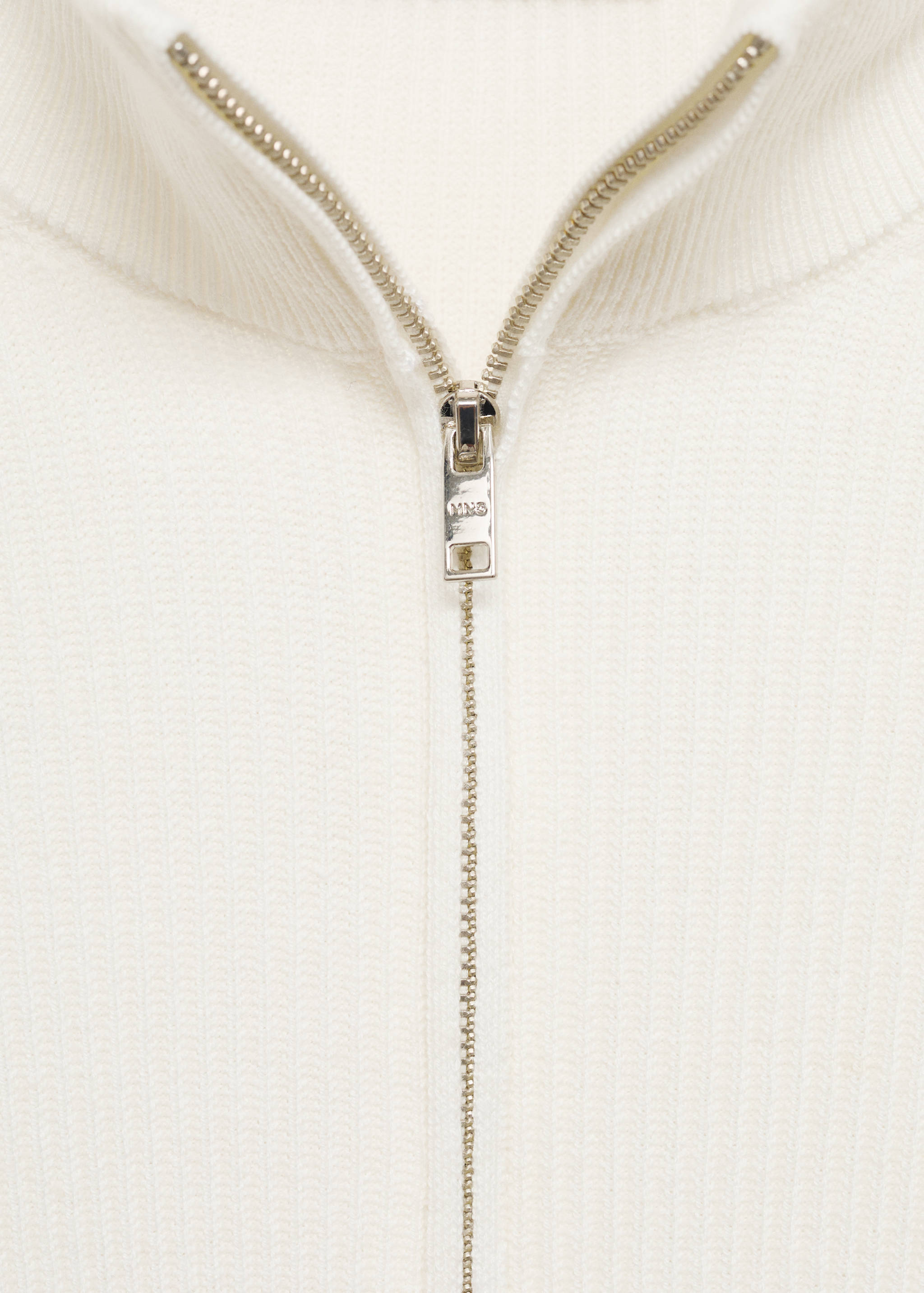 Gerippter Pullover mit Zip-Kragen - Detail des Artikels 8