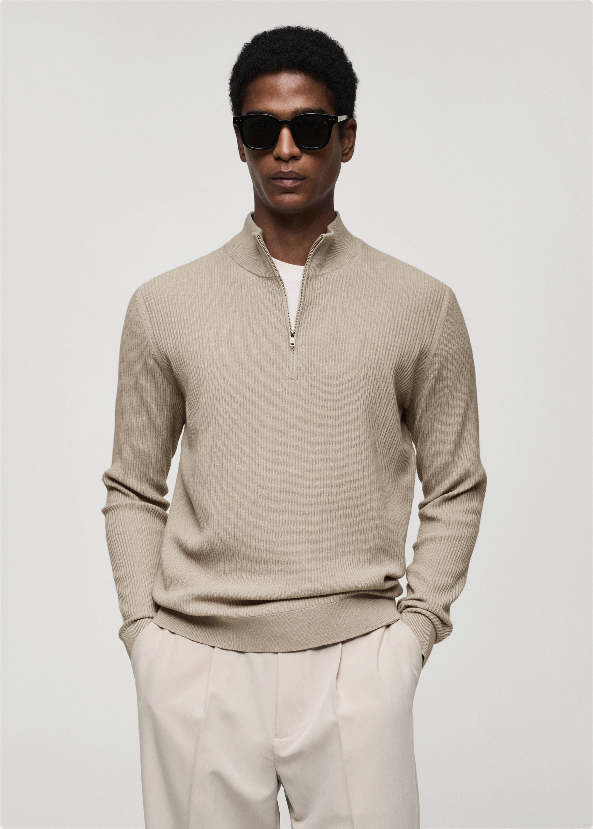 Gerippter Pullover mit Zip-Kragen - Mittlere Ansicht