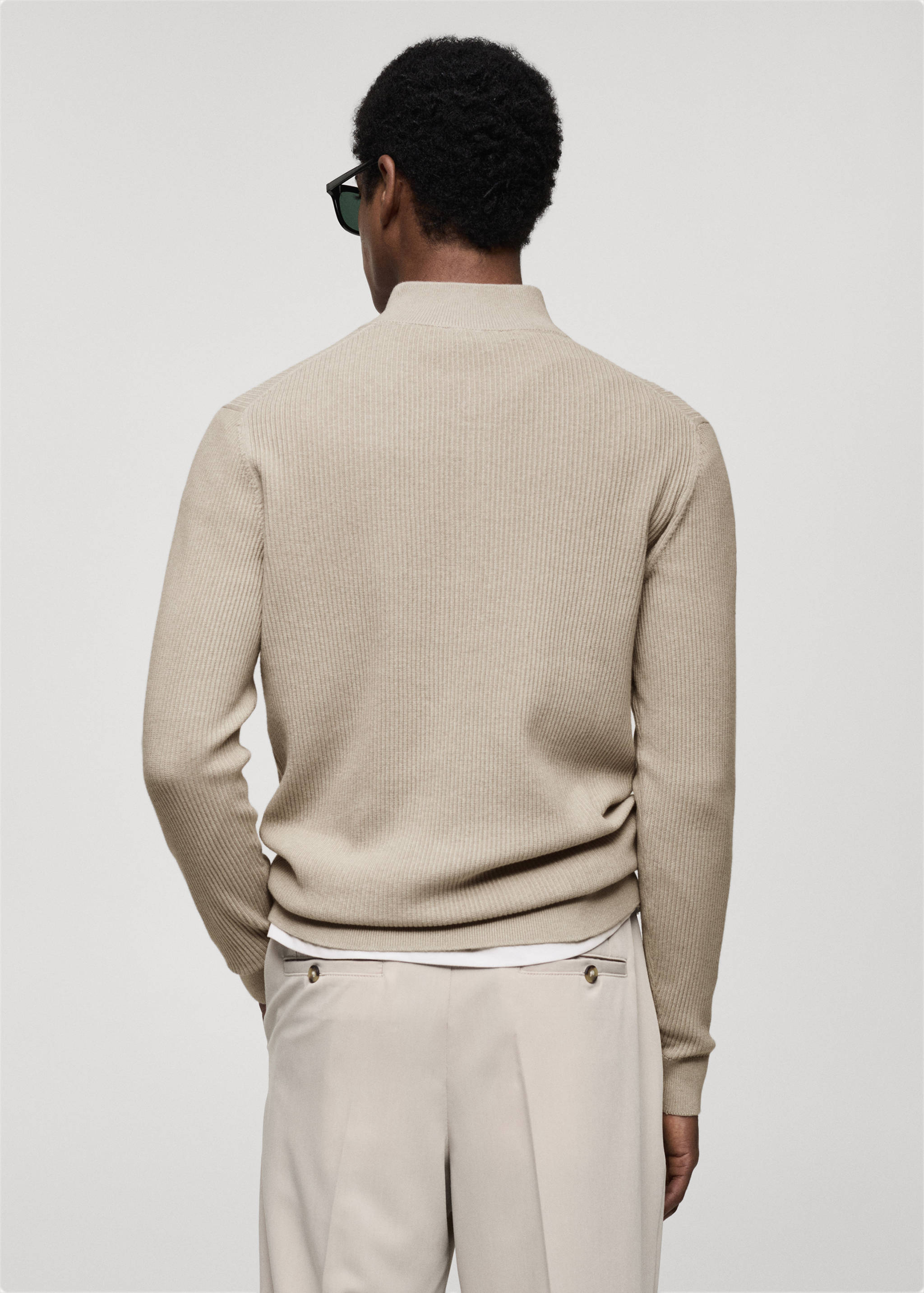 Gerippter Pullover mit Zip-Kragen - Rückseite des Artikels