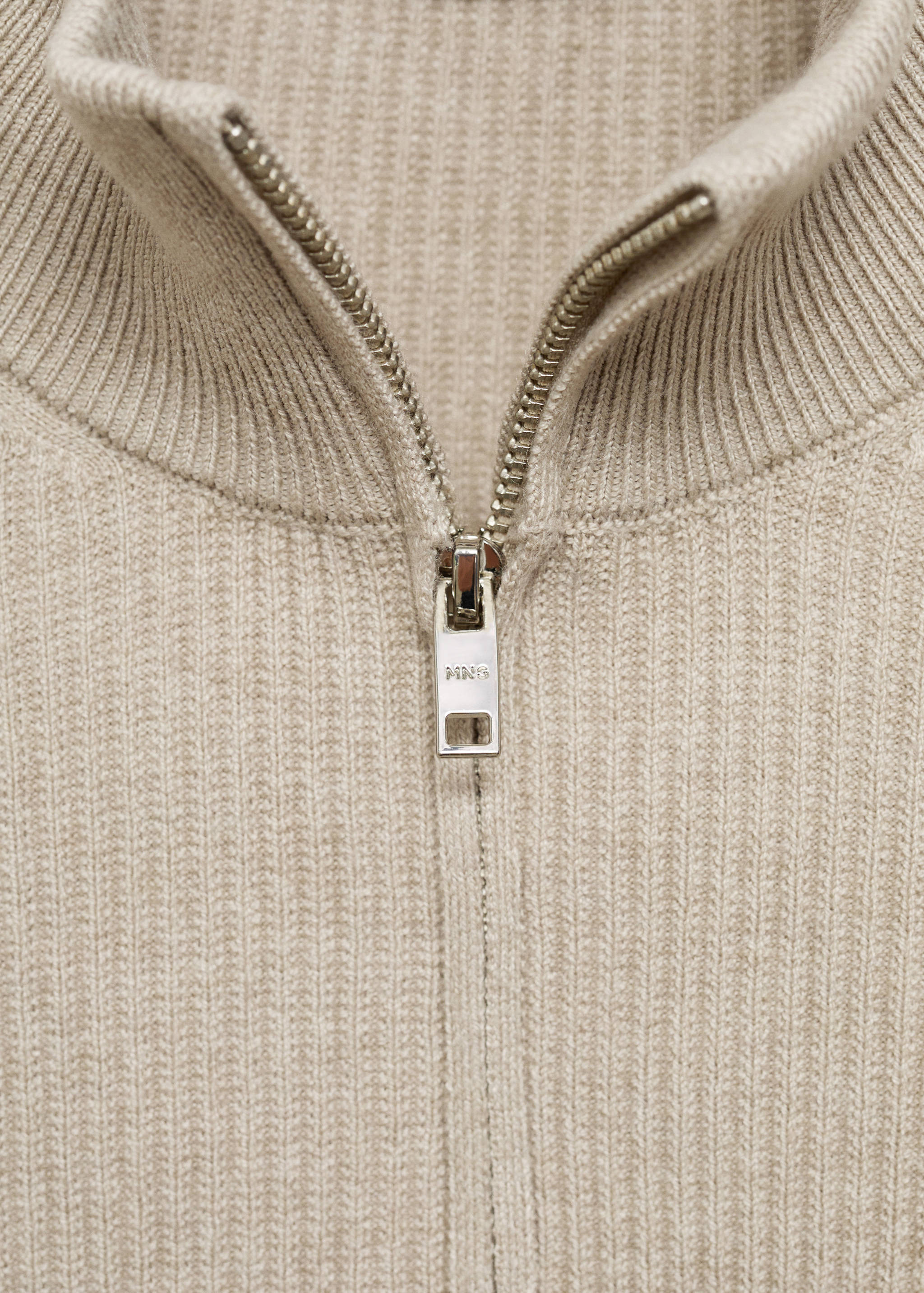 Gerippter Pullover mit Zip-Kragen - Detail des Artikels 8