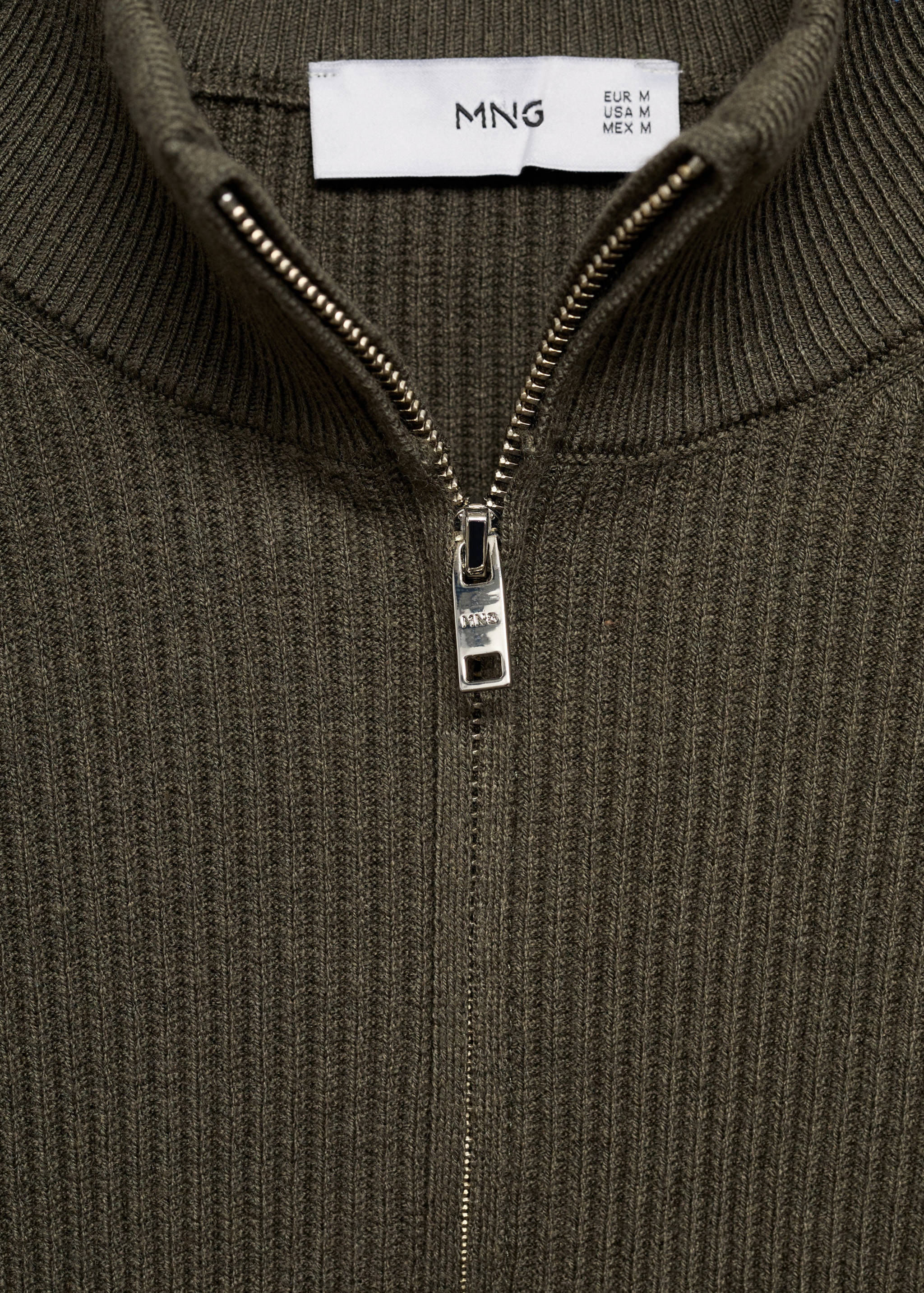 Gerippter Pullover mit Zip-Kragen - Detail des Artikels 8