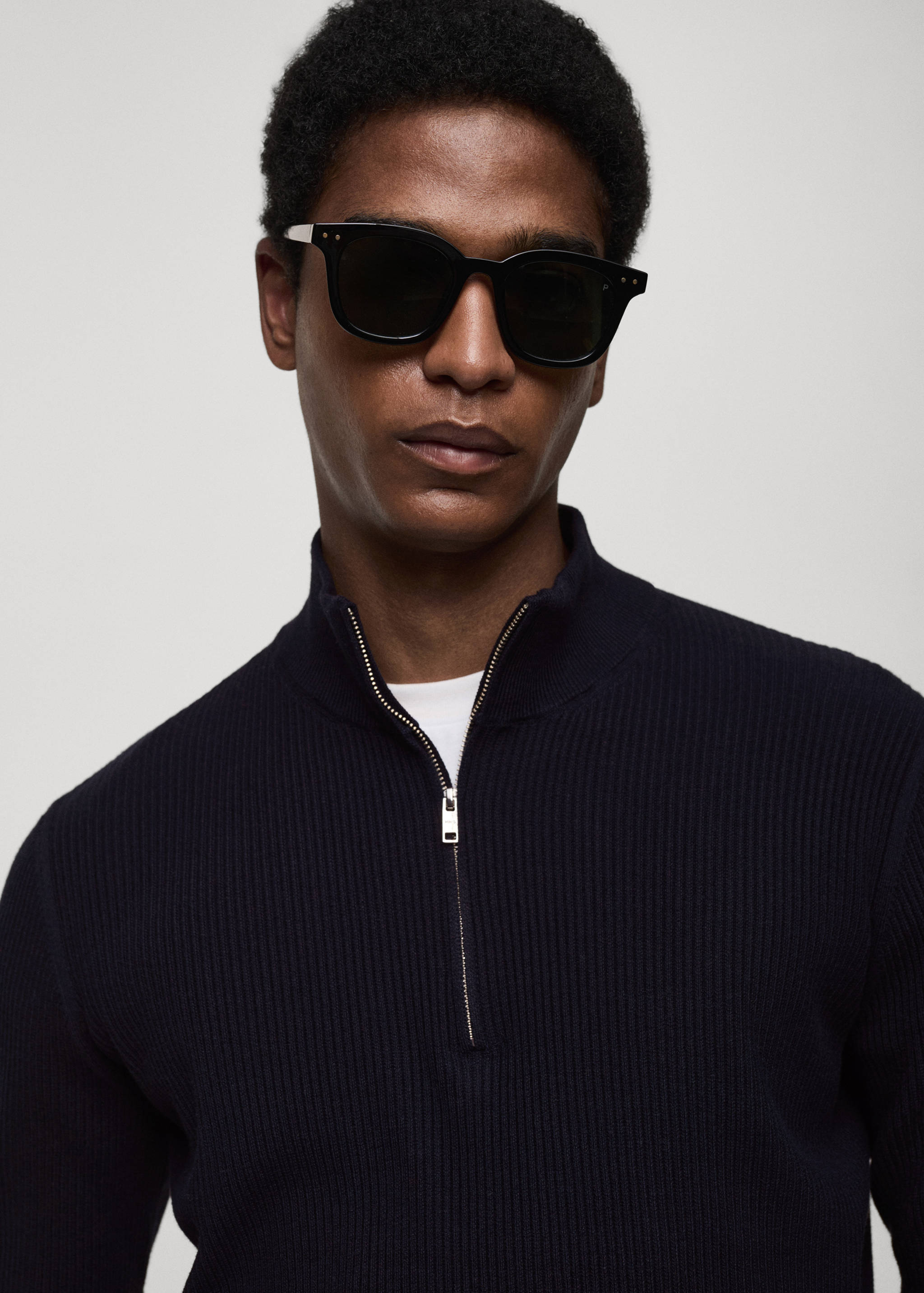 Gerippter Pullover mit Zip-Kragen - Detail des Artikels 1