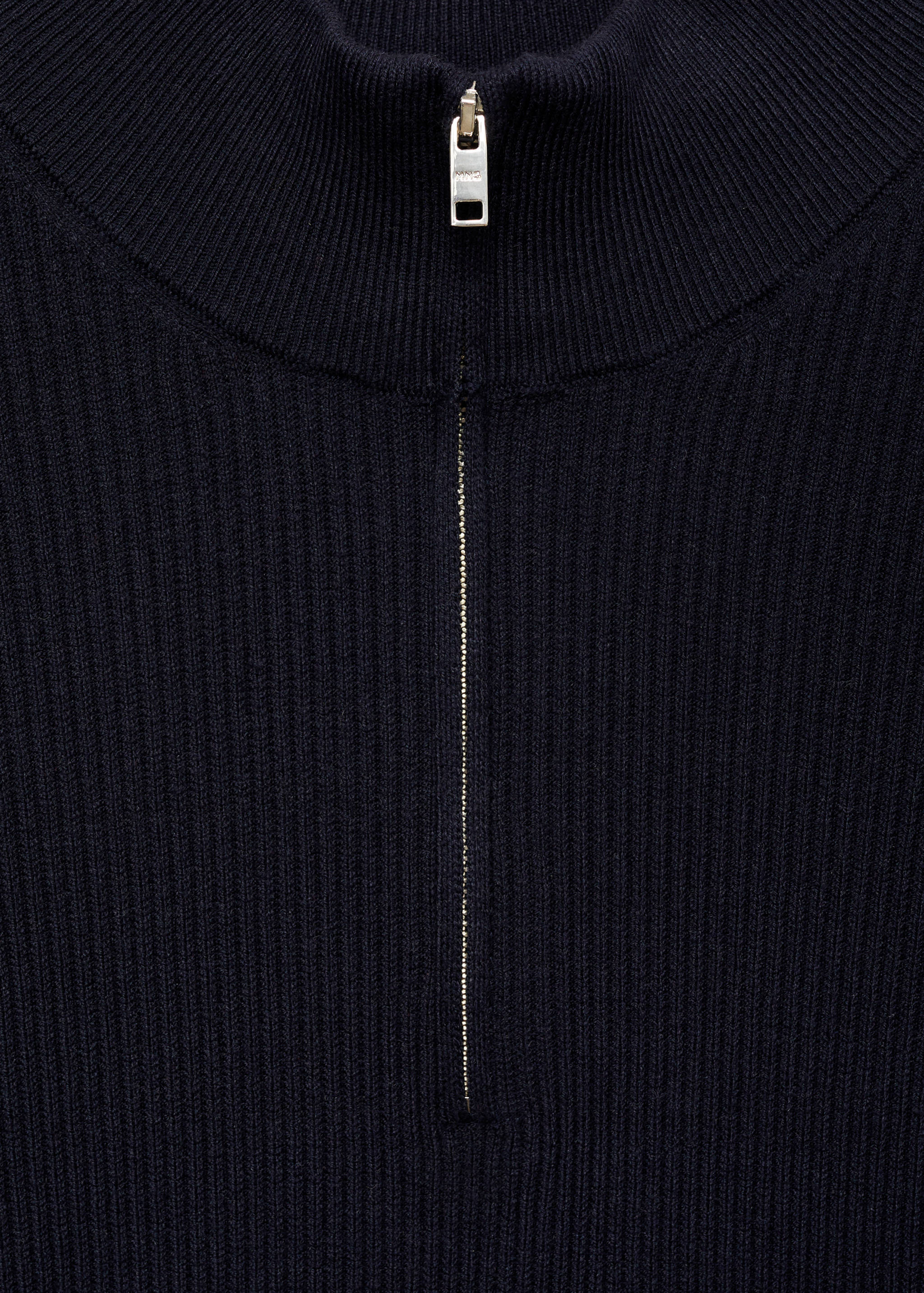 Gerippter Pullover mit Zip-Kragen - Detail des Artikels 8