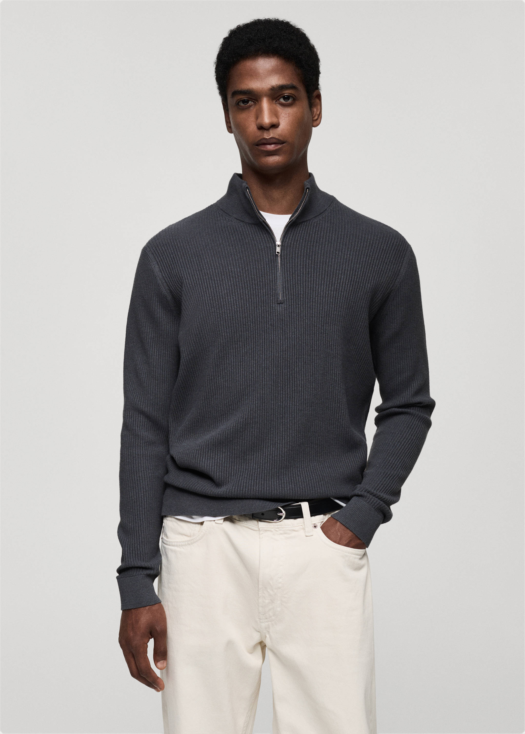 Gerippter Pullover mit Zip-Kragen - Mittlere Ansicht