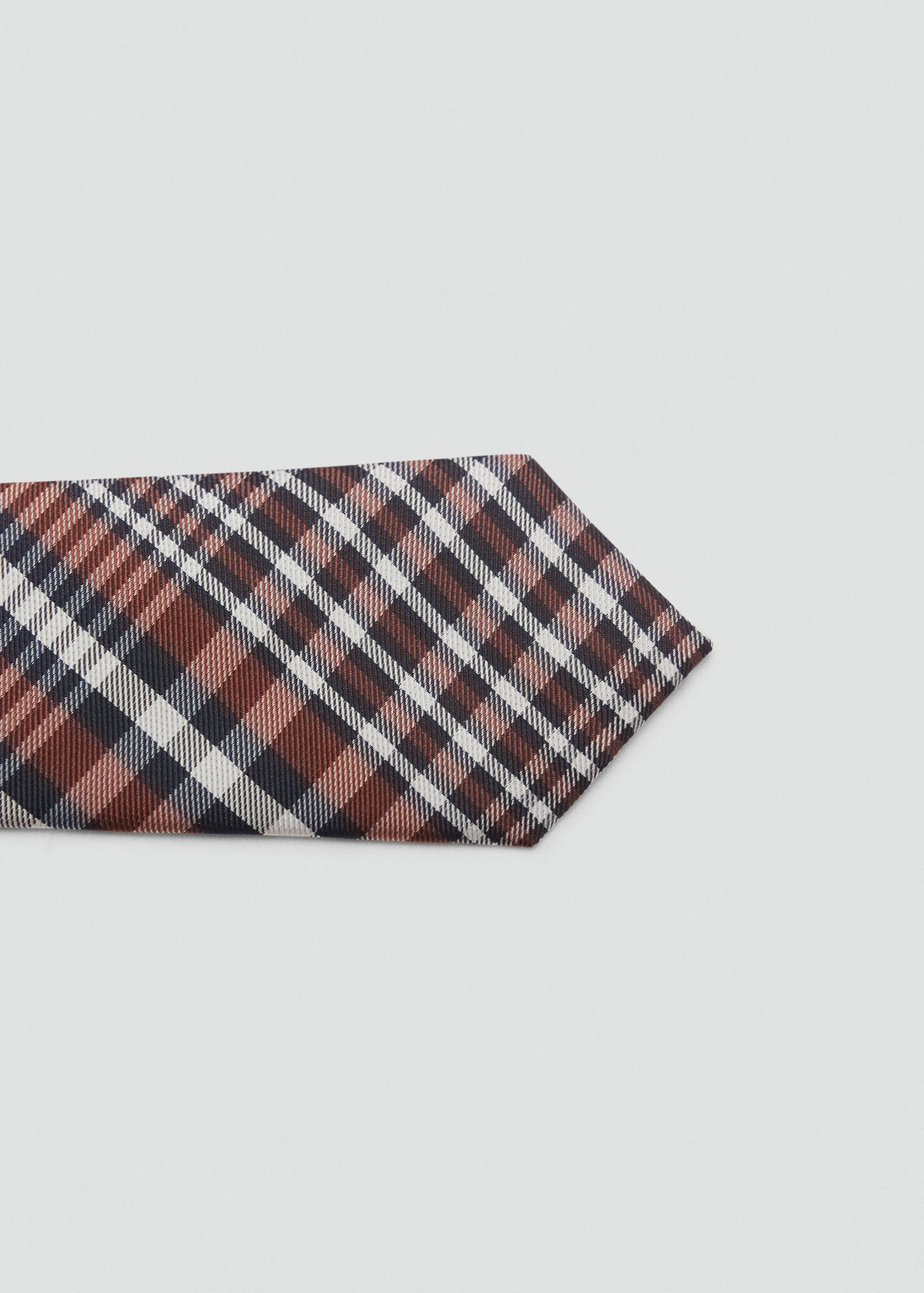 Gravata estreita aos quadrados - Pormenor do artigo 1