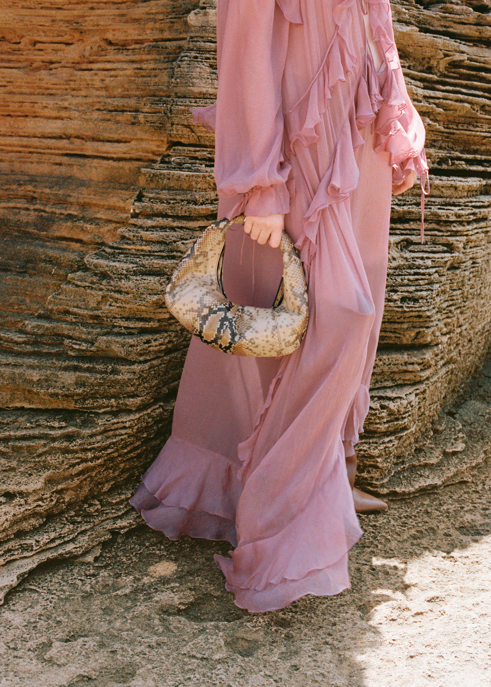 Snake-effect leather bag - Details of the article 9