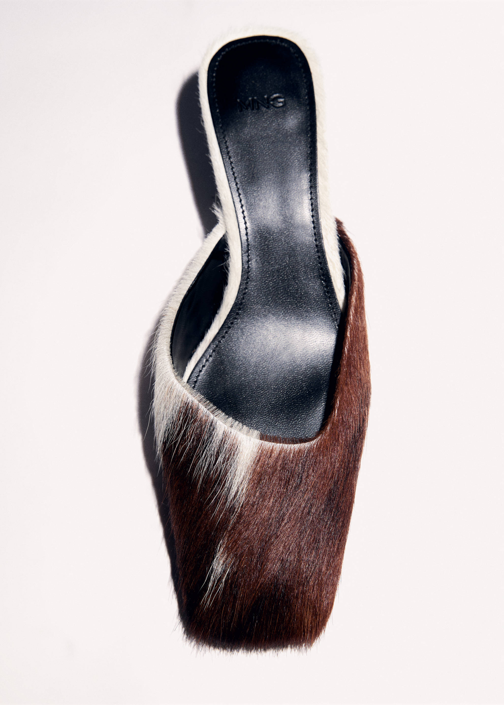 Heeled leather shoes - Details of the article 5
